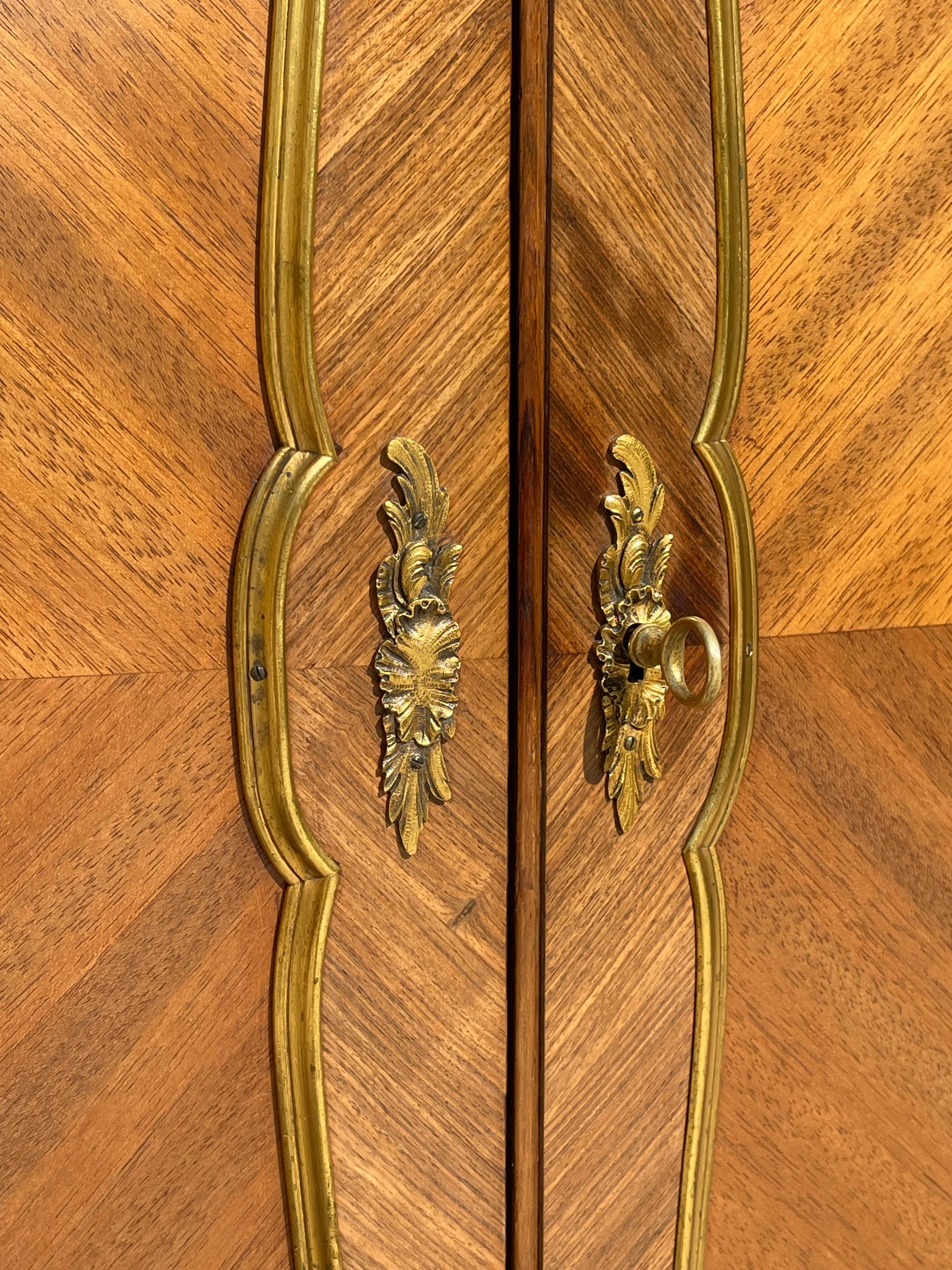 Gervais Durand - Cabinet Vitrine intarsiato in stile Louis XV in vendita 5