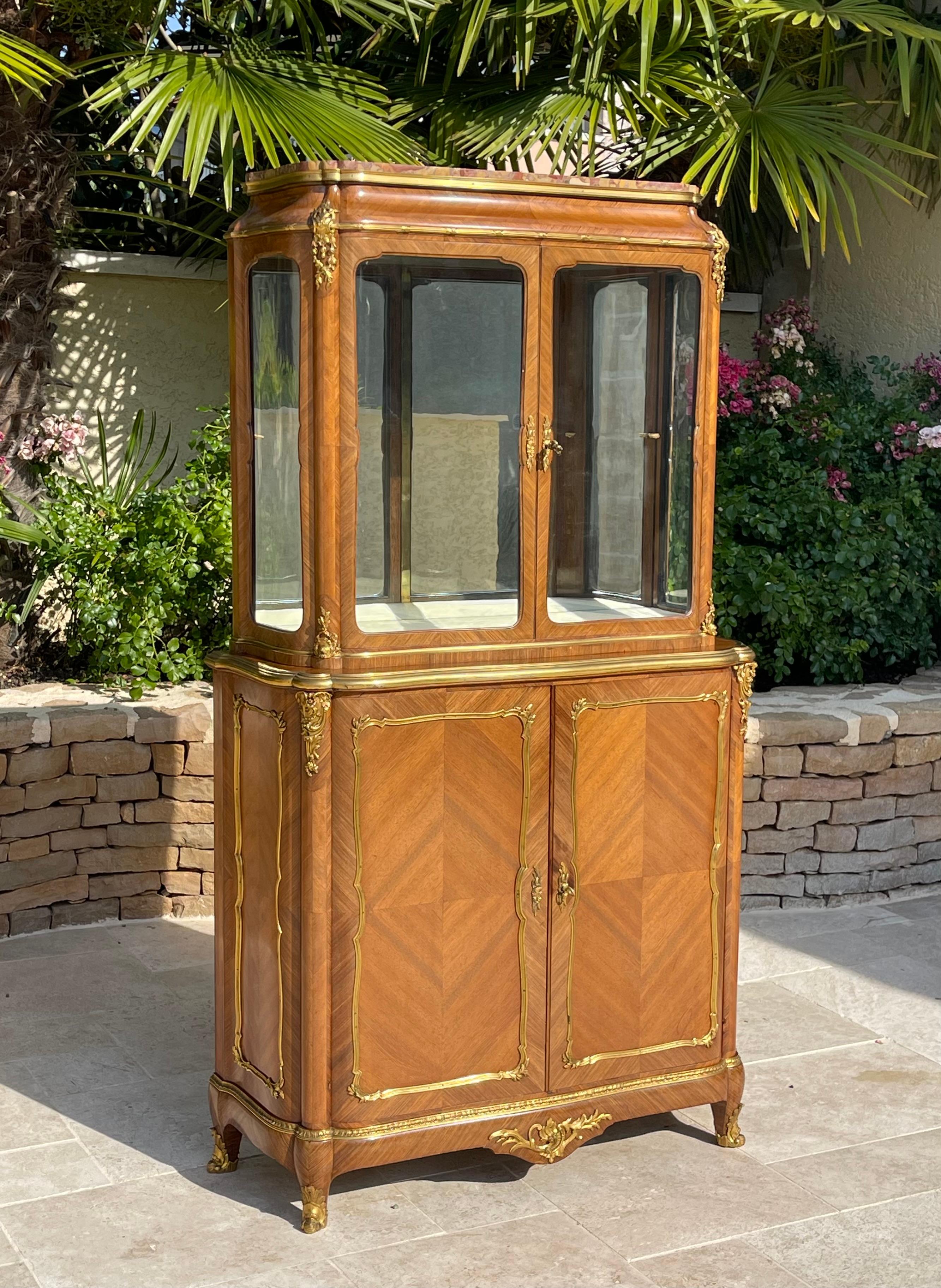 Gervais Durand - Cabinet Vitrine intarsiato in stile Louis XV in vendita 7