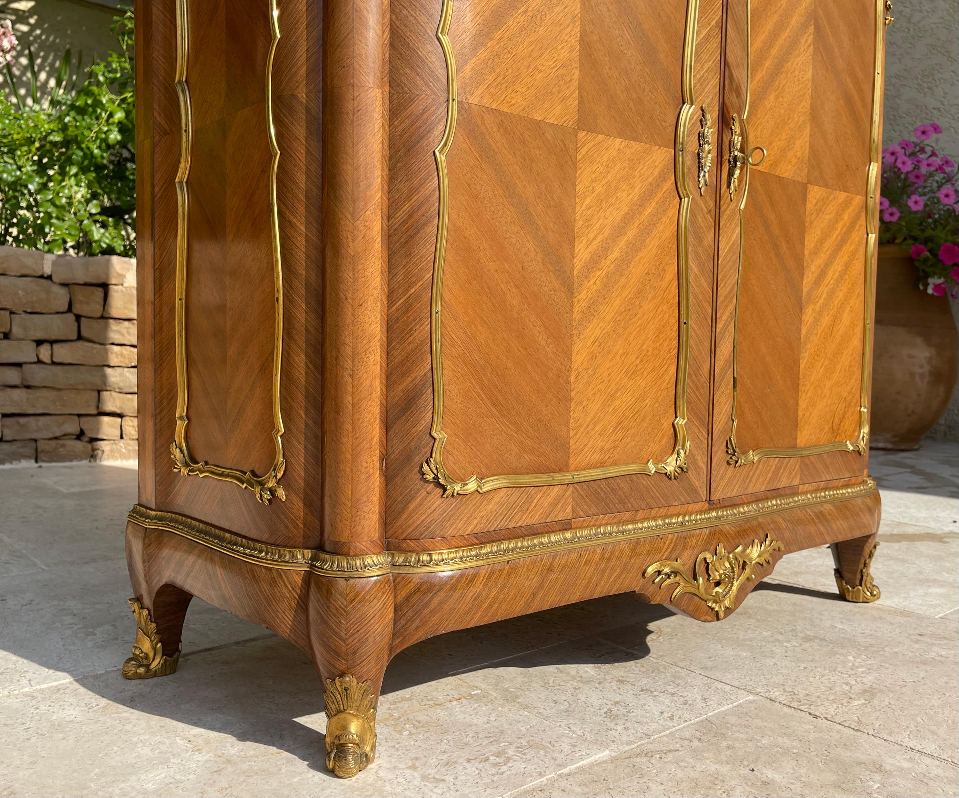 Gervais Durand - Cabinet Vitrine intarsiato in stile Louis XV in vendita 9