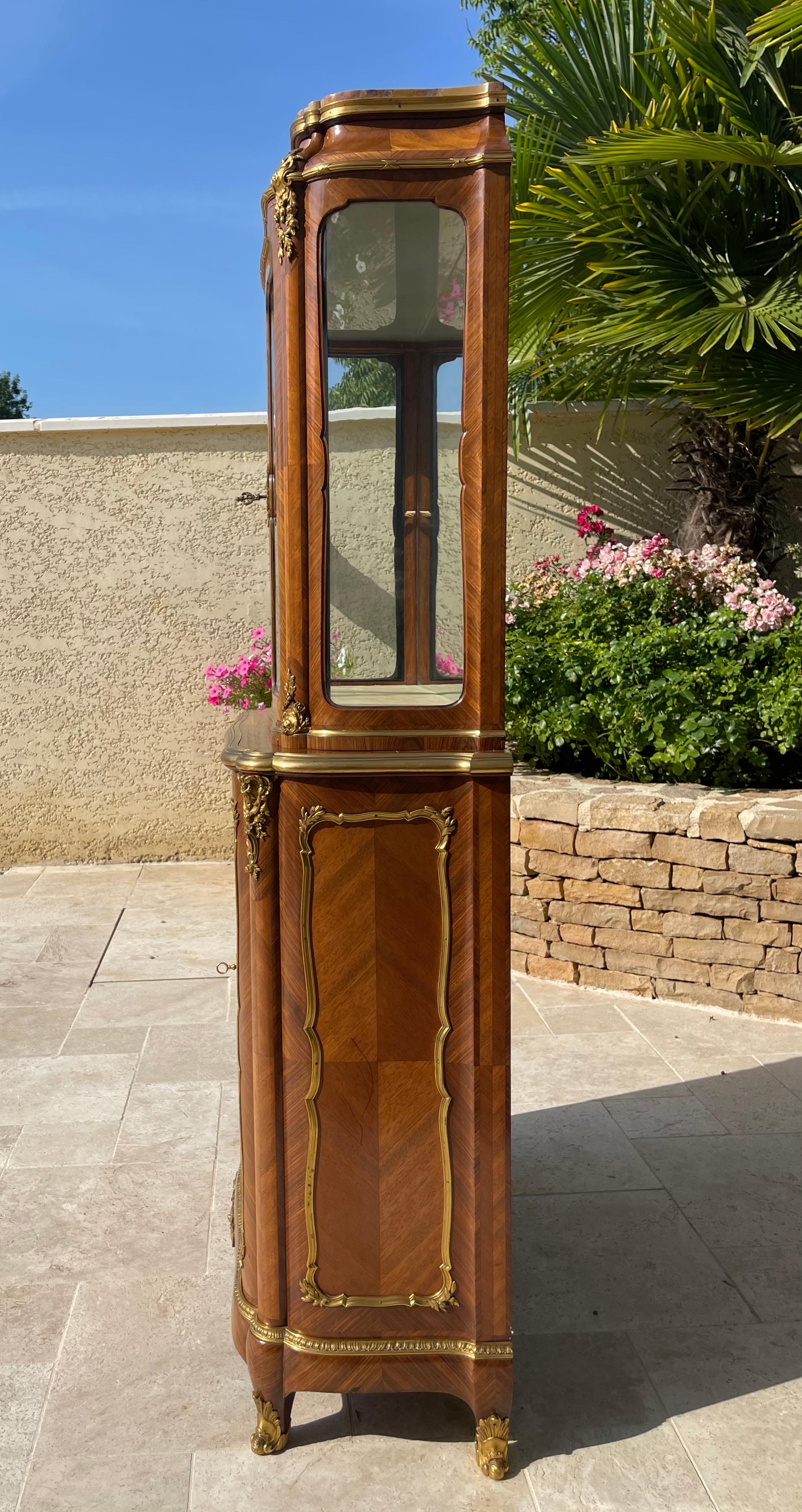 Gervais Durand - Cabinet Vitrine intarsiato in stile Louis XV in vendita 11