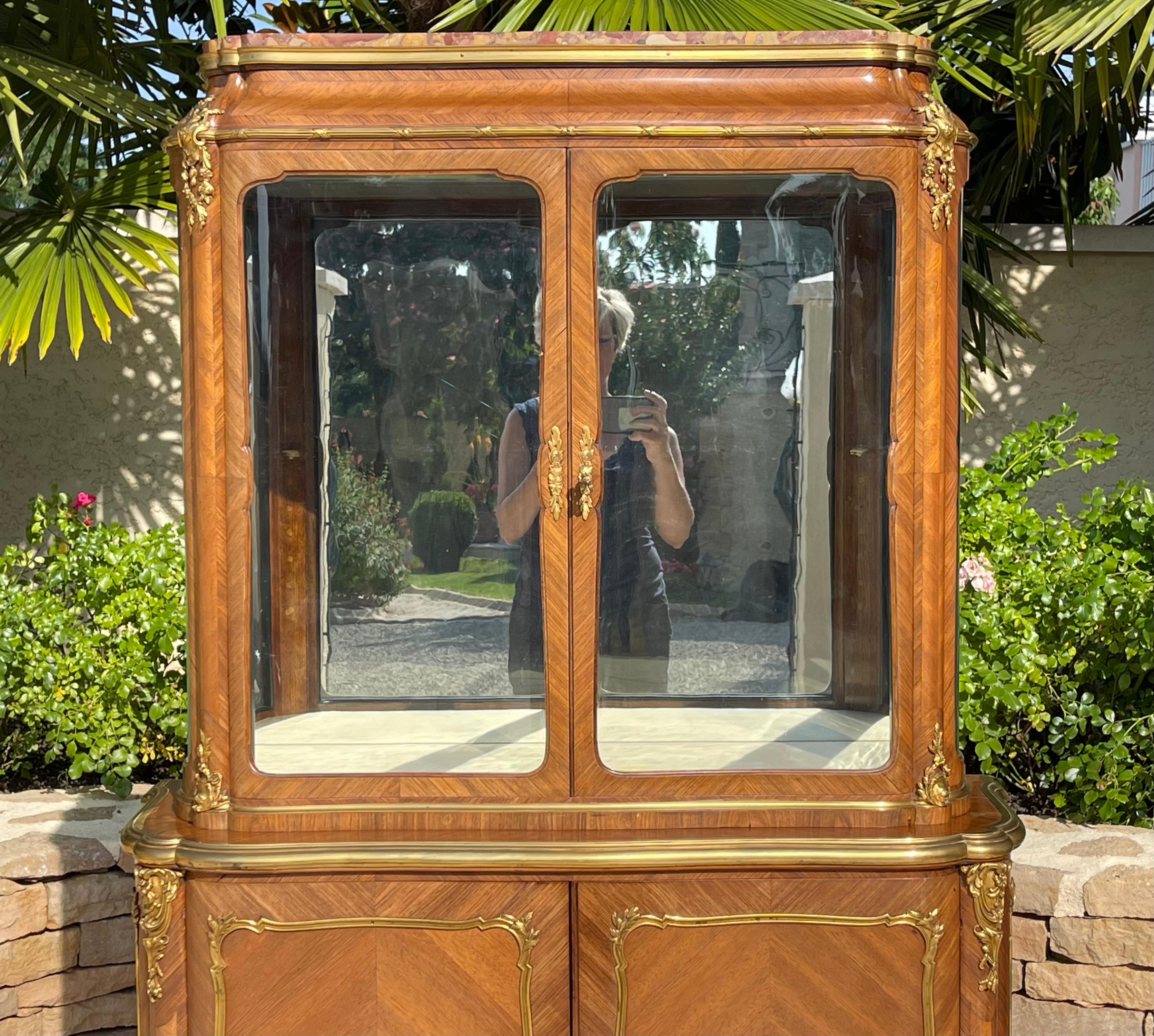 Luigi XV Gervais Durand - Cabinet Vitrine intarsiato in stile Louis XV in vendita