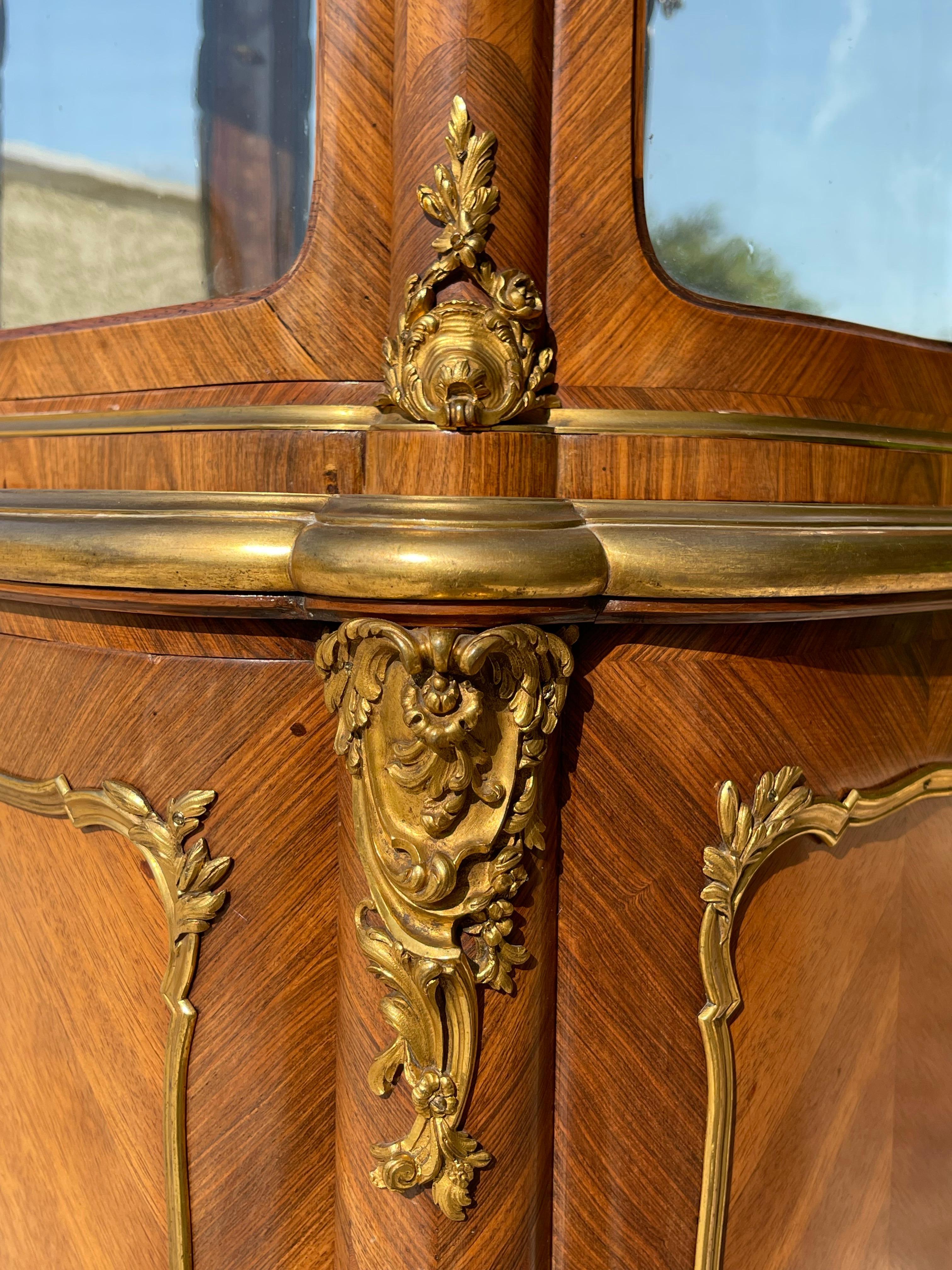 Gervais Durand - Cabinet Vitrine intarsiato in stile Louis XV in vendita 1