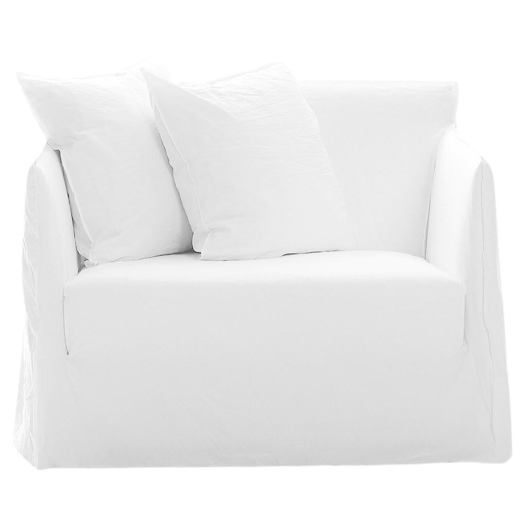 Gervasoni Ghost 09 Love Seat in White Linen Upholstery by Paola Navone For Sale