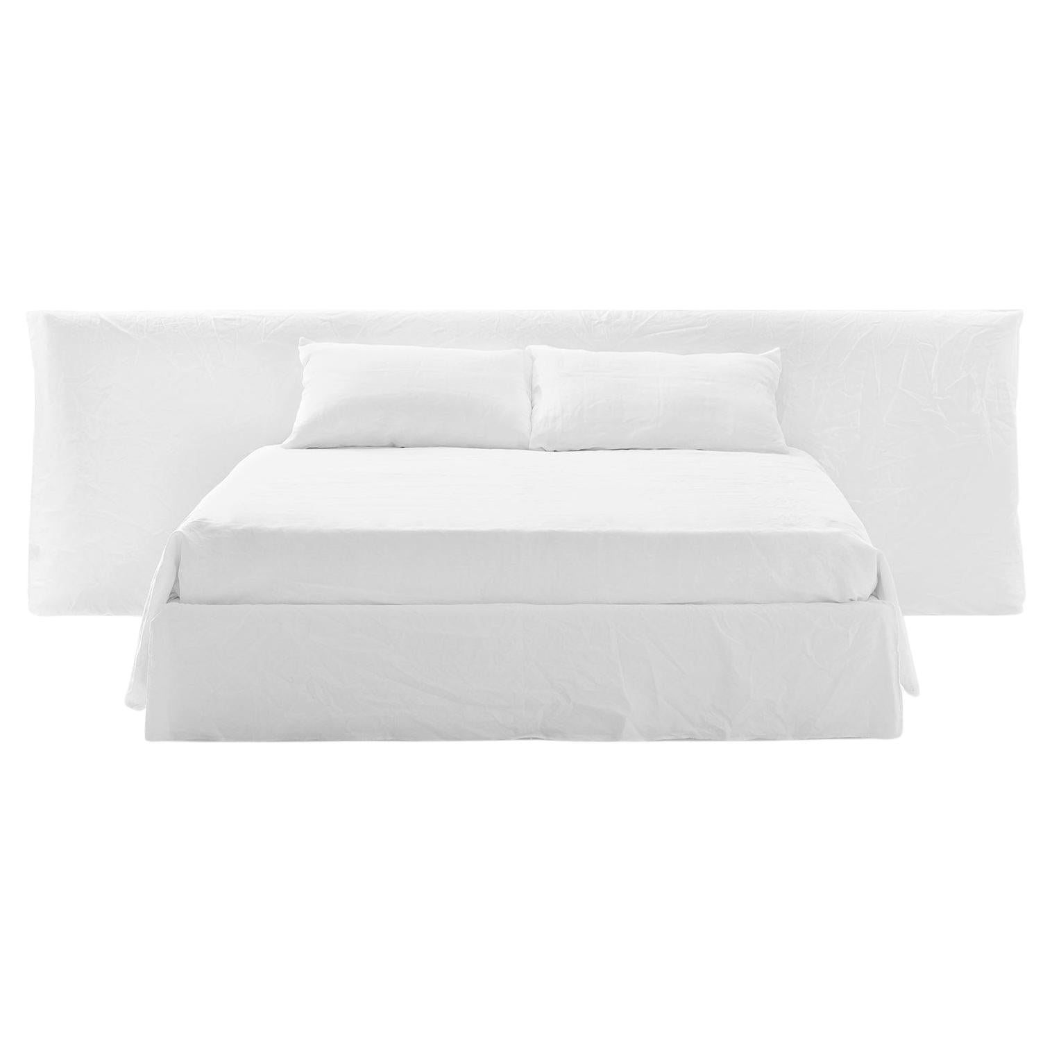 Gervasoni Ghost 81 Queen Knock Down Bed in White Linen Upholstery, Paola Navone For Sale
