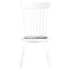 Gervasoni Grauer 21 Stuhl in Grau aus weiß lackierter Eiche und Berlin-Kissen von Paola Navone