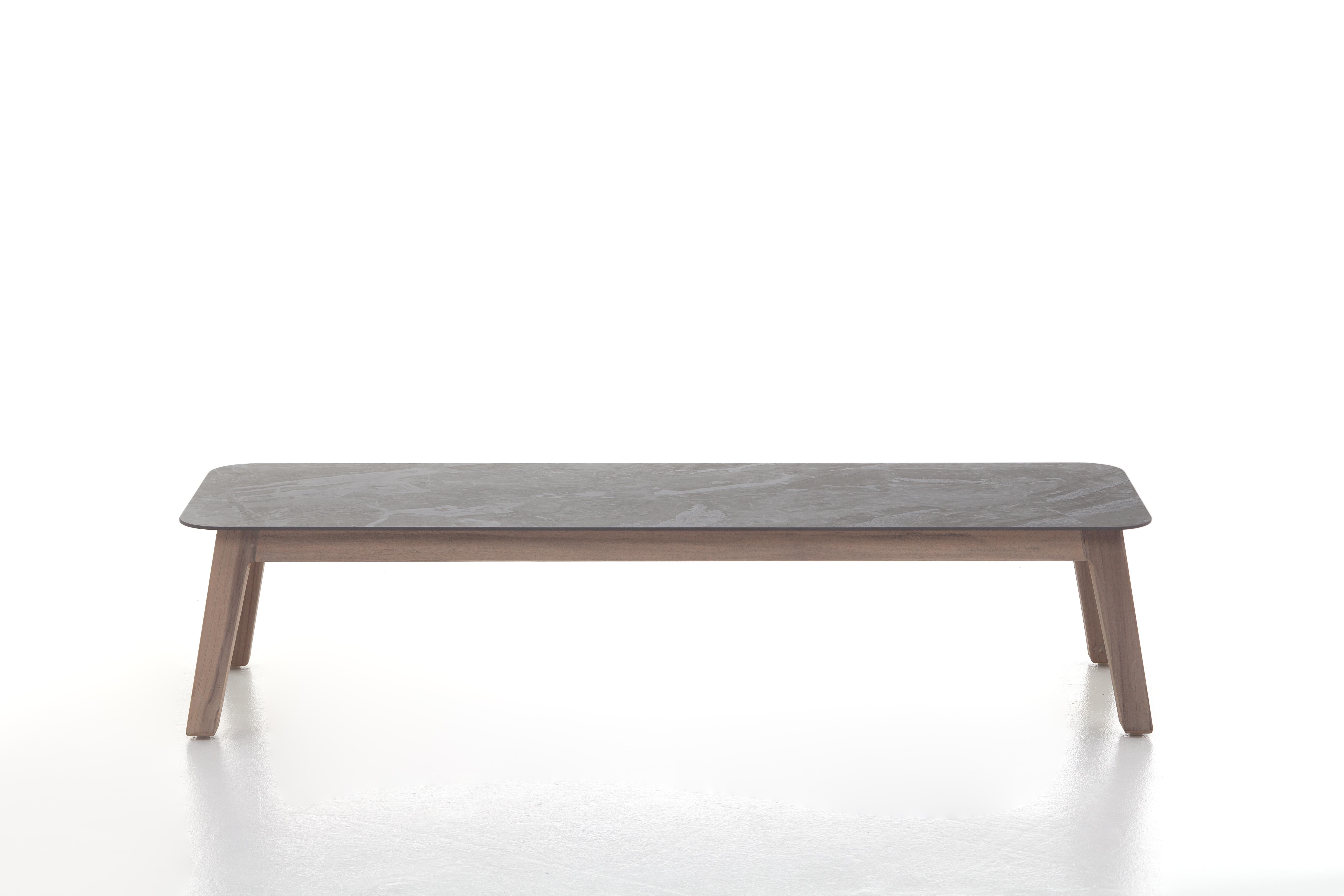Family of coffee tables available with rectangular or square top, Inout 867/868 express a refined Nordic minimalism. Four-legged coffee tables, they have a base in Washed Teak, one of the finest tropical woods subjected to ageing treatment that