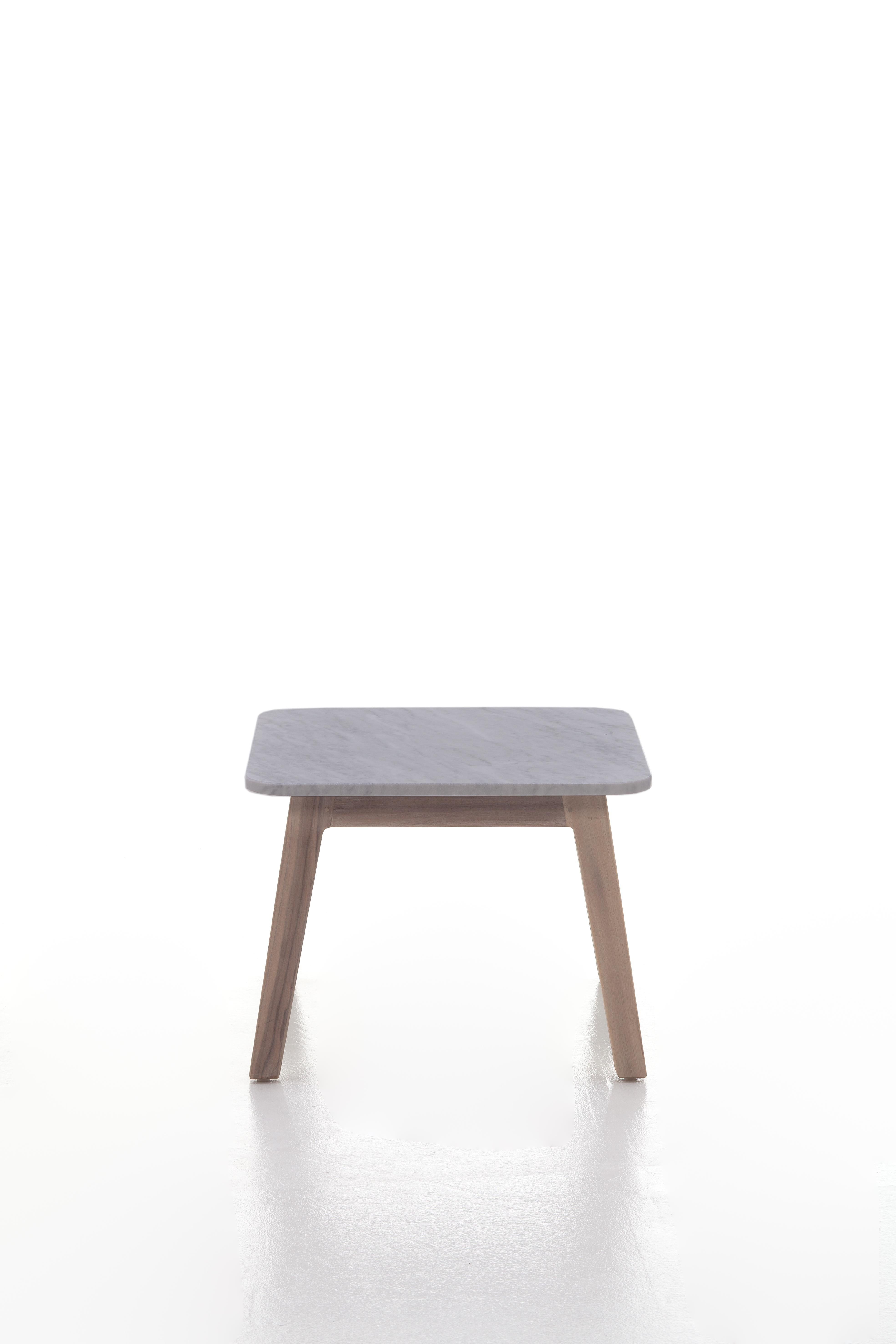 Family of coffee tables available with rectangular or square top, Inout 867/868 express a refined Nordic minimalism. Four-legged coffee tables, they have a base in Washed Teak, one of the finest tropical woods subjected to ageing treatment that