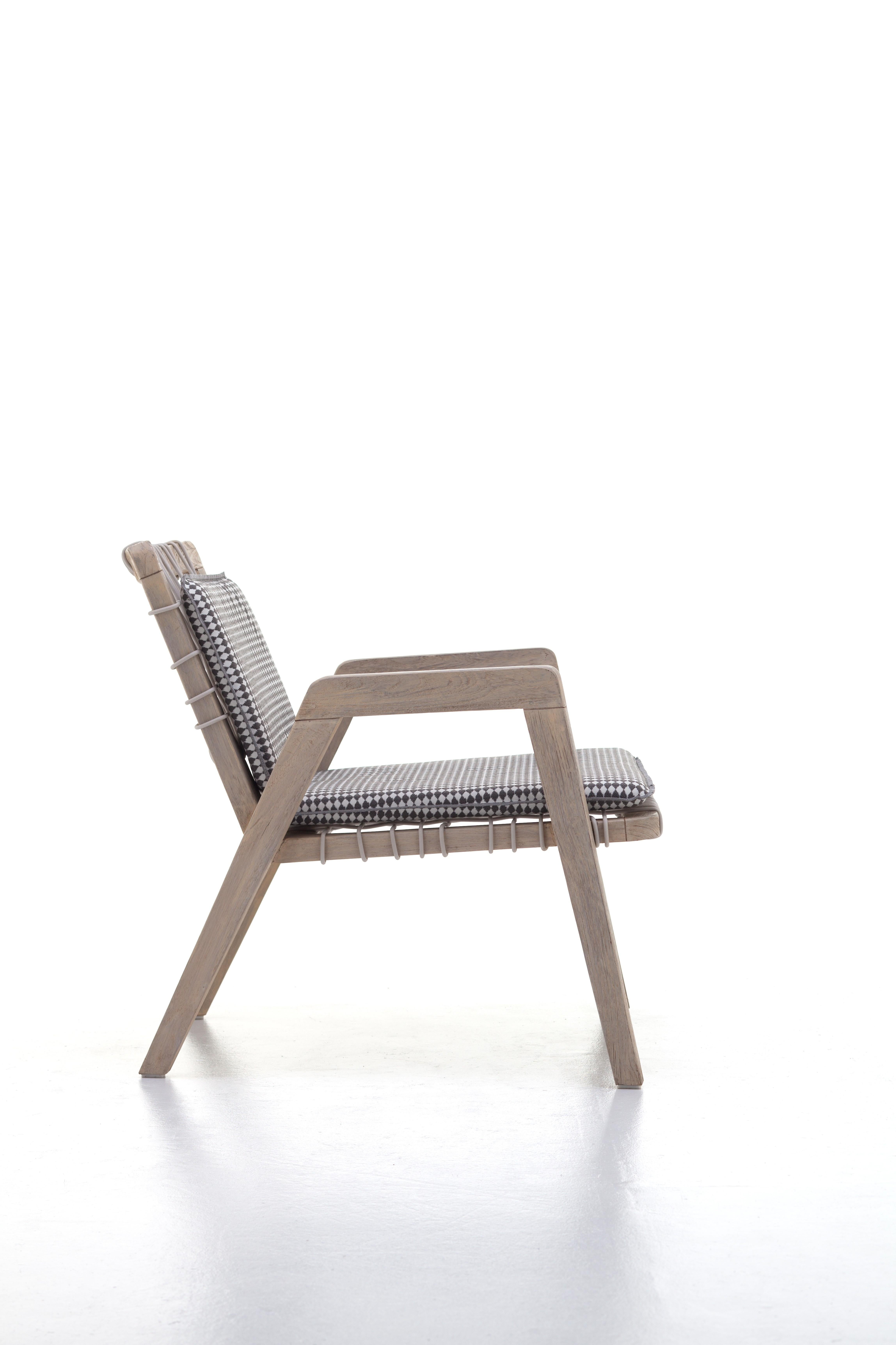 Sillón Gervasoni Inout en tapicería Lisboa 07 y estructura de teca lavada con tejido Moderno en venta