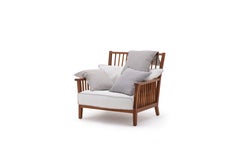 Sillón Gervasoni Inout de tapicería Luce con Iroko aceitado by Paola Navone