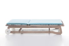 Letto da giorno Gervasoni Inout con tappezzeria Capri 07 e struttura in teak lavato con intreccio