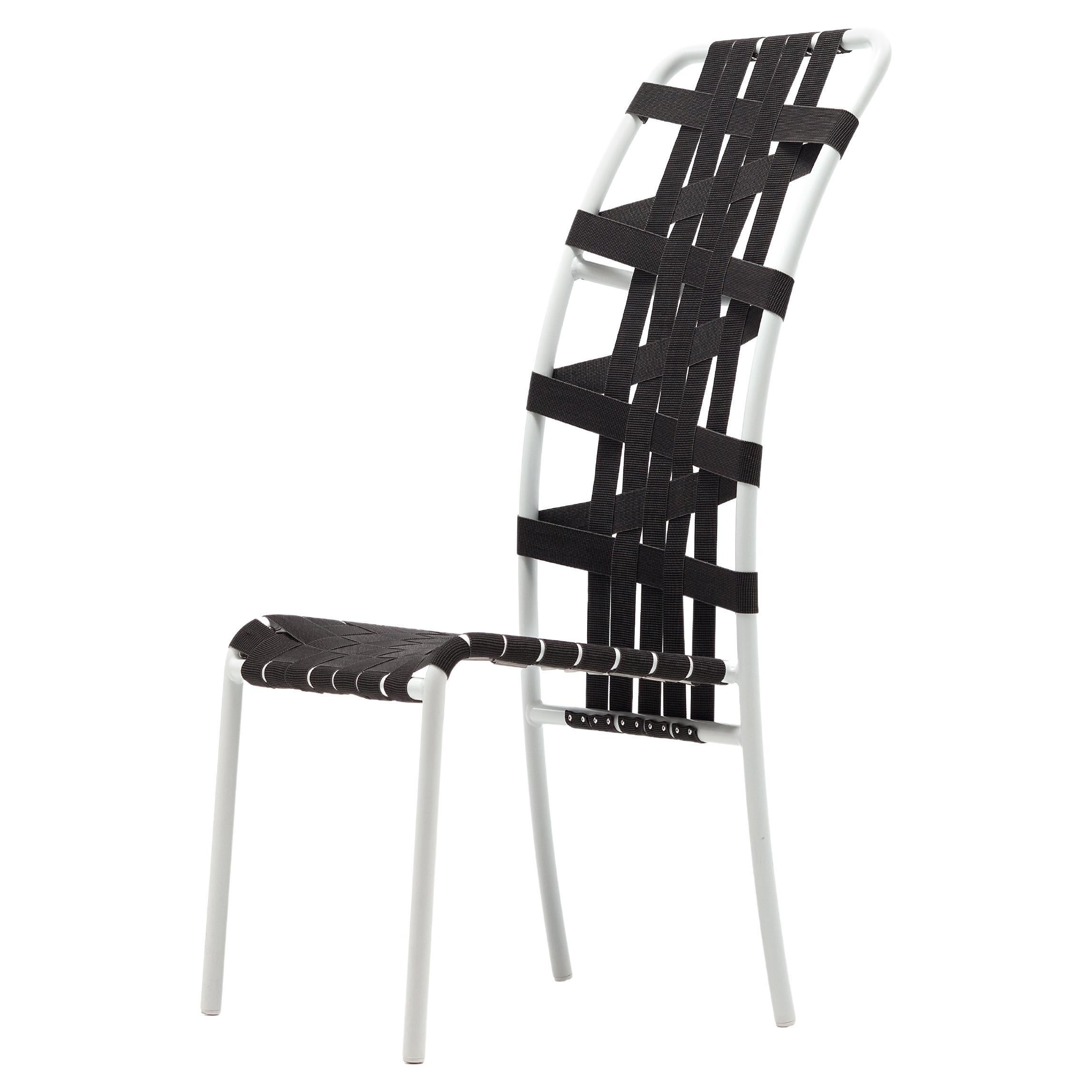 Gervasoni chaise à dossier haut Inout avec assise en ceinture élastique noire et aluminium blanc