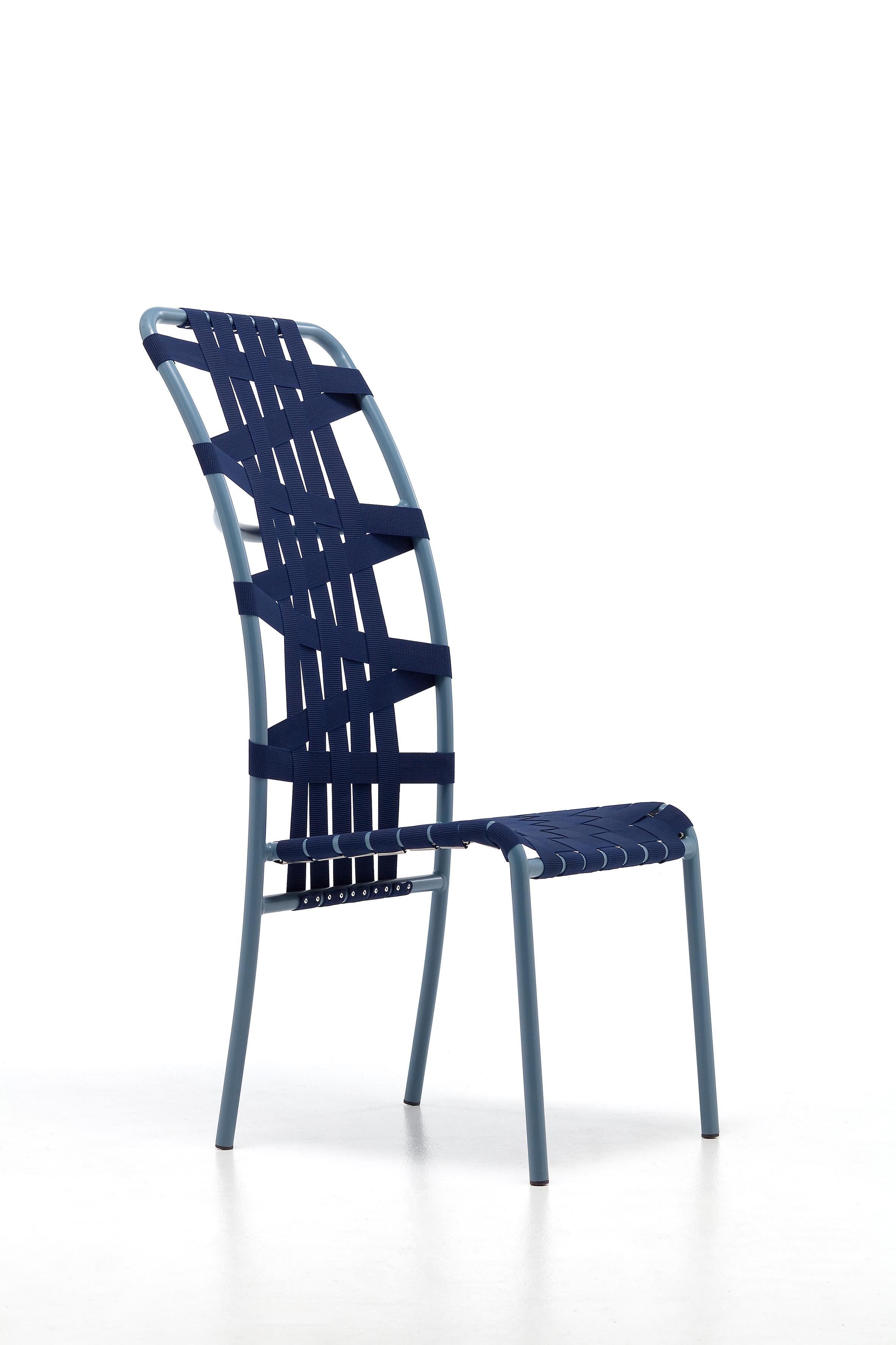 The stackable chair Inout 855 is characterised by an essential aesthetic enhanced by a high backrest. It develops around a light structure in white, grey or sage painted tubular aluminium, an ecological material, unique for its technical qualities.