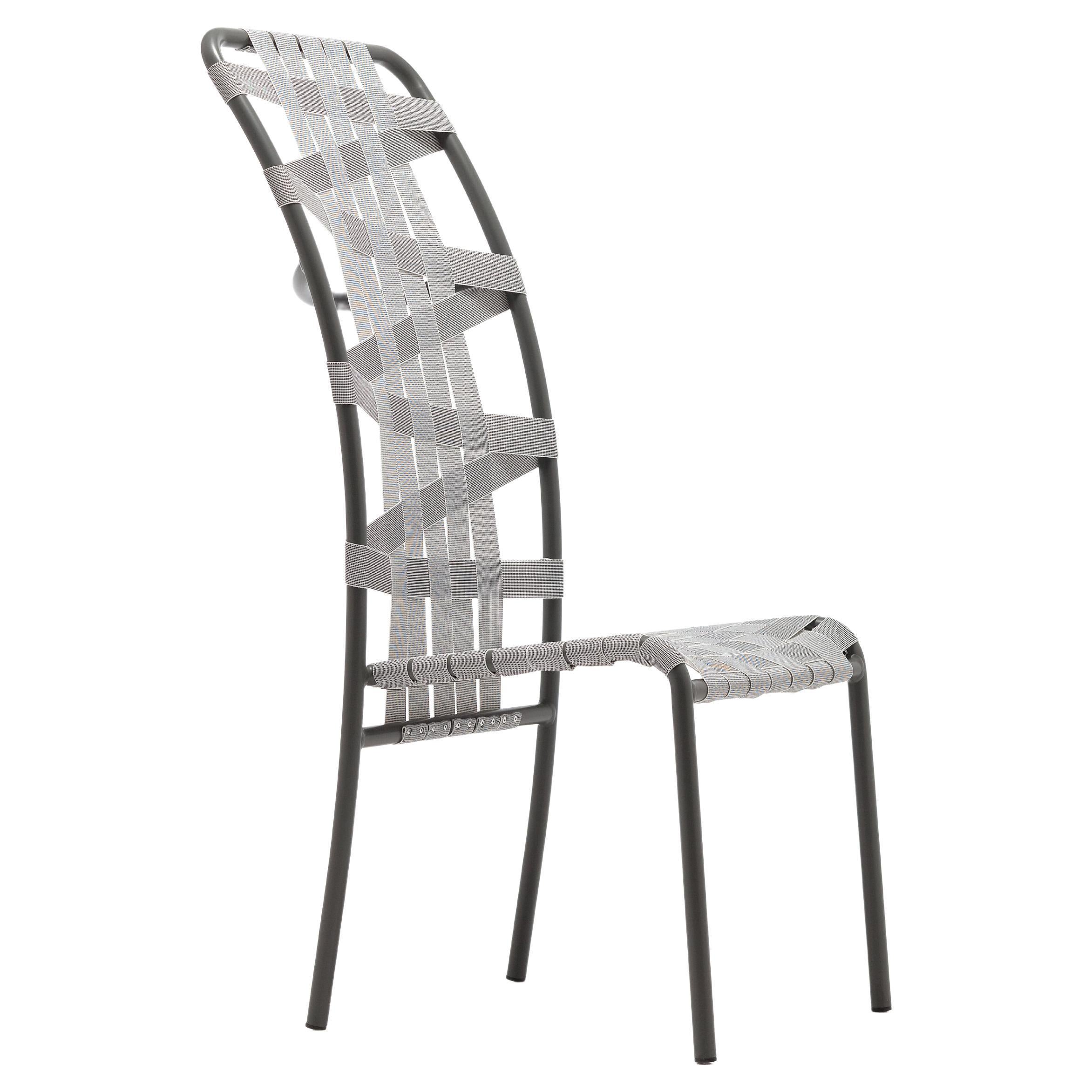 Gervasoni Inout-Stuhl mit hoher Rückenlehne und grauen elastischen Gürtel, Sitz mit salbeifarbenem Aluminium