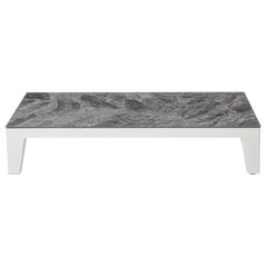 Tavolo Gervasoni Inout con piano in gres porcellanato grigio e struttura in alluminio bianco