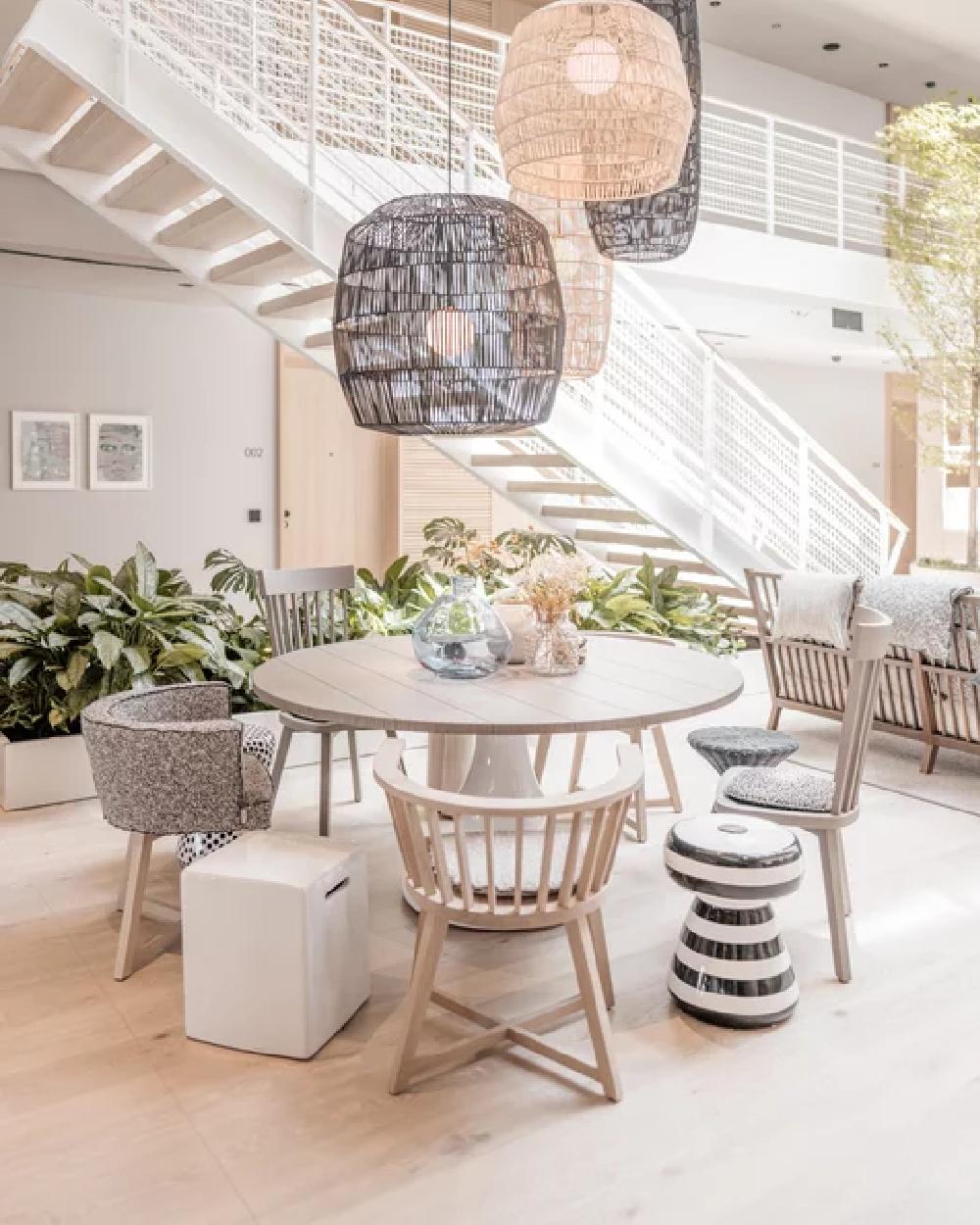 Gervasoni grande table d'appoint Inout 43 en céramique blanche par Paola Navone en vente 3