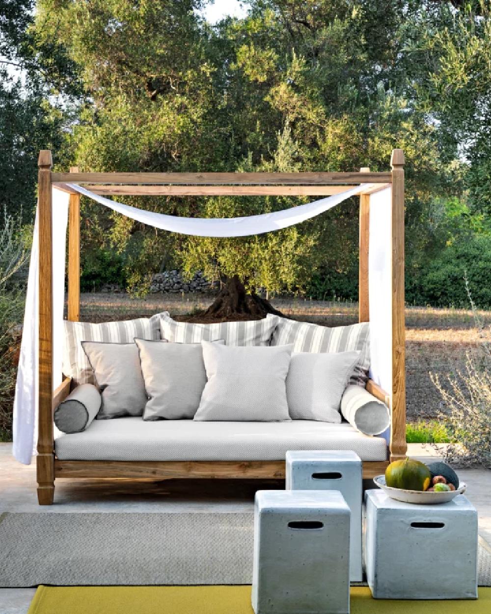 italien Gervasoni grande table d'appoint Inout 43 en céramique blanche par Paola Navone en vente