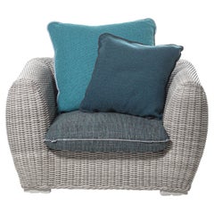 Gervasoni Panda 05 Sessel mit Capri 04 Polsterung und weißem/grauem Harzfaser