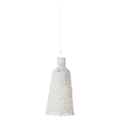 Lámpara de suspensión Gervasoni Random de polietileno blanco tejida a mano by Paola Navone