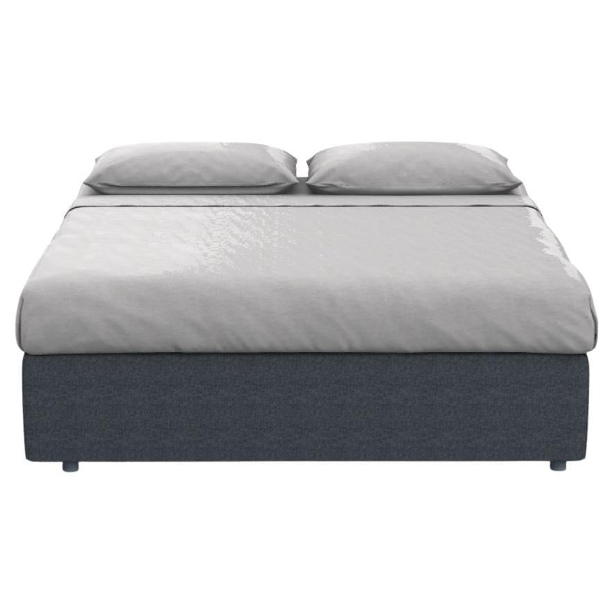 Lit simple Gervasoni en tissu d'ameublement couleur charbon et pieds en bois gris par Paola Navone en vente