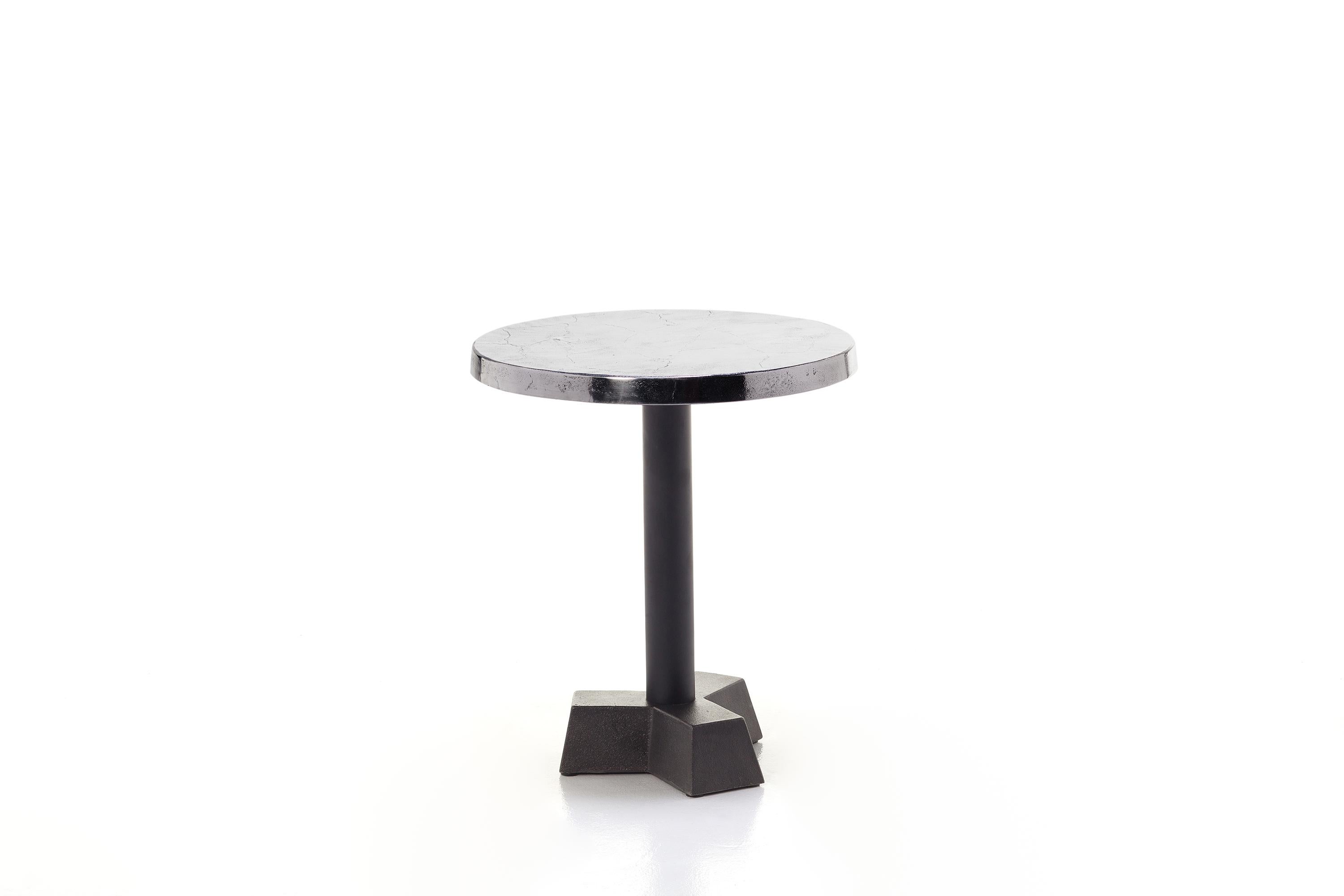 Moderne Petite table basse en laiton Gervasoni avec plateau en aluminium moulé par Paola Navone en vente