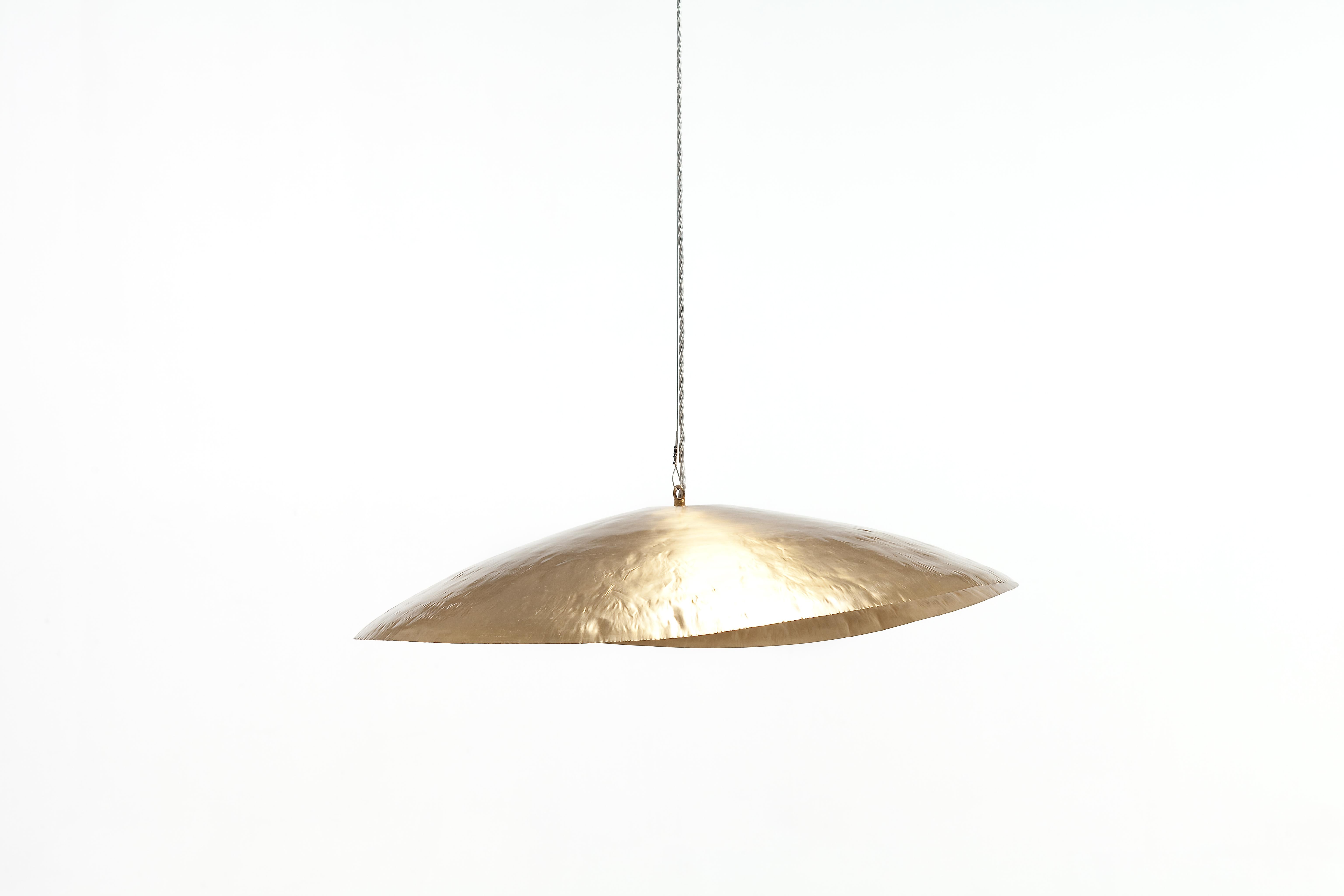 With a strong decorative impact, the BRASS lamp family exploits the ductility of brass and its ability to embellish interiors with warm and golden light reflections. Suspension lamps have a delicate shape of great visual appeal: a light brass disc