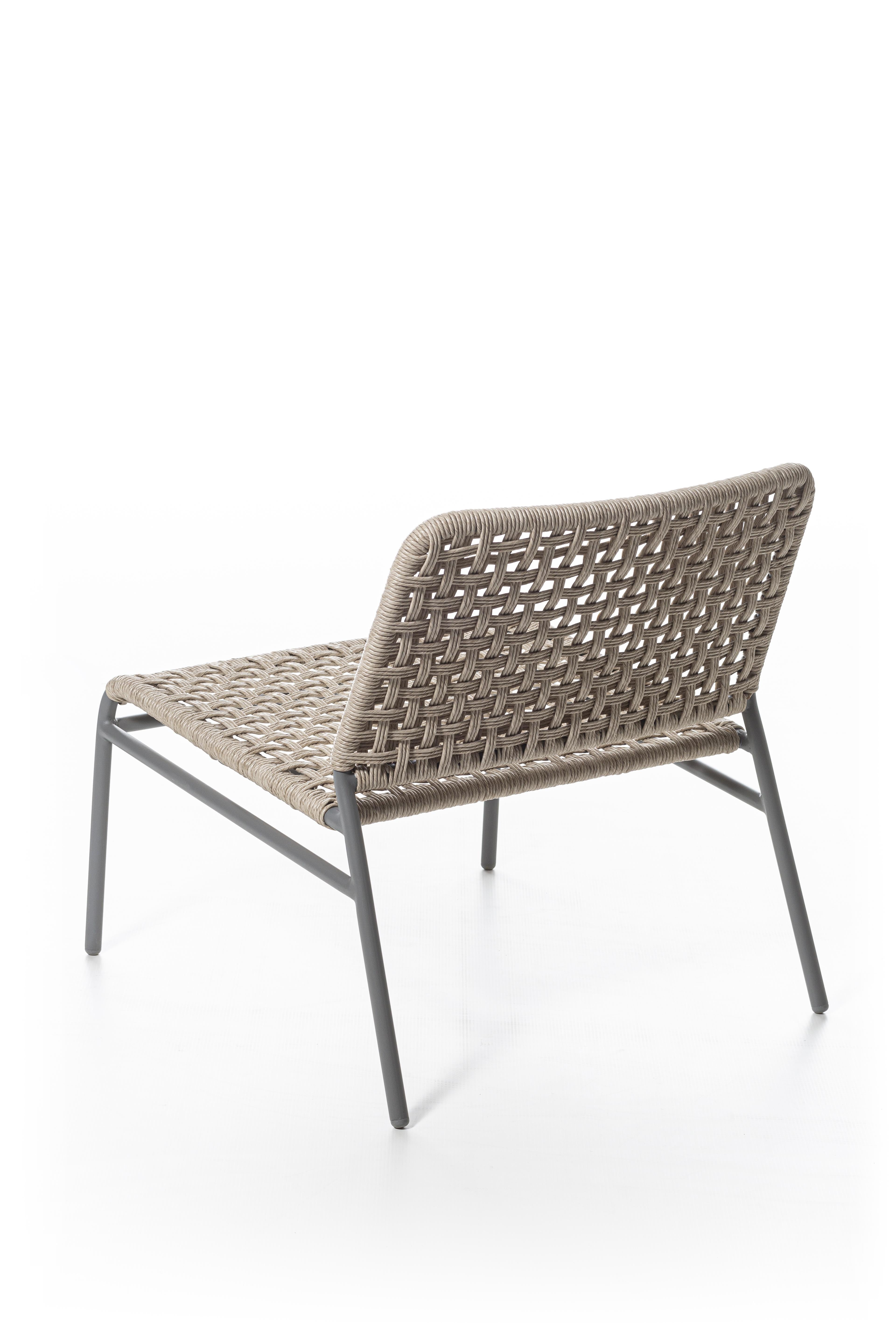 Modern Gervasoni Straw Lounge Chair in Light Grey Aluminium Frame and Woven Resin Fiber For Sale