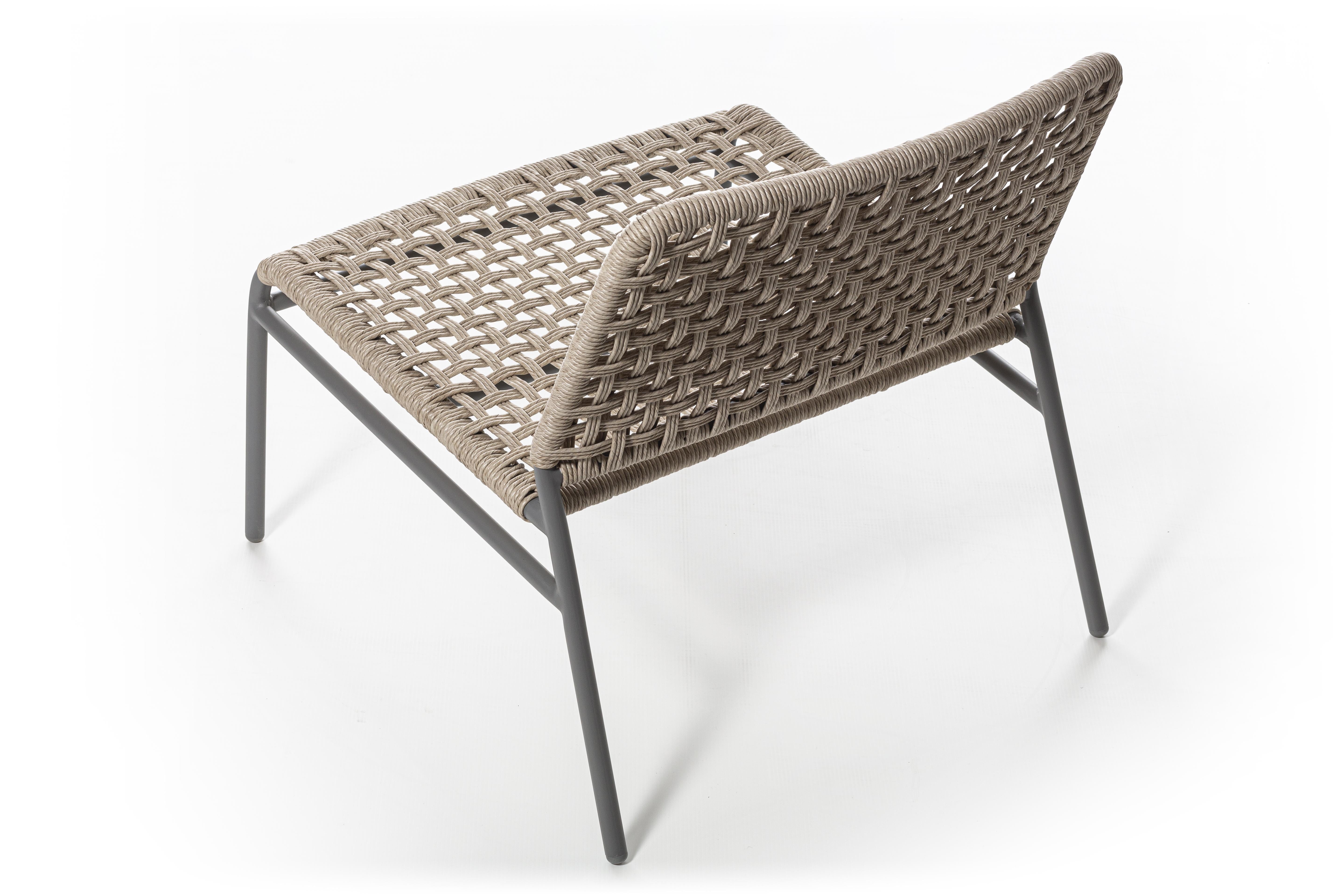 Italian Gervasoni Straw Lounge Chair in Light Grey Aluminium Frame and Woven Resin Fiber For Sale