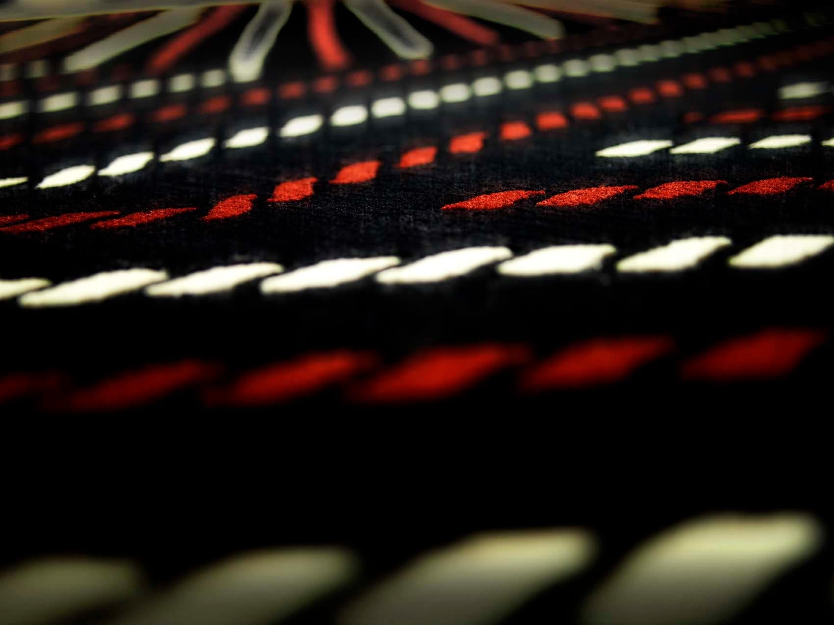 Gessato, conçu par Francesco Lucchese, est un tapis noué à la main en laine, 100 nœuds par m², produit au Népal. Dimensions : 200 x 300cm
Collection Nodus 2019.
