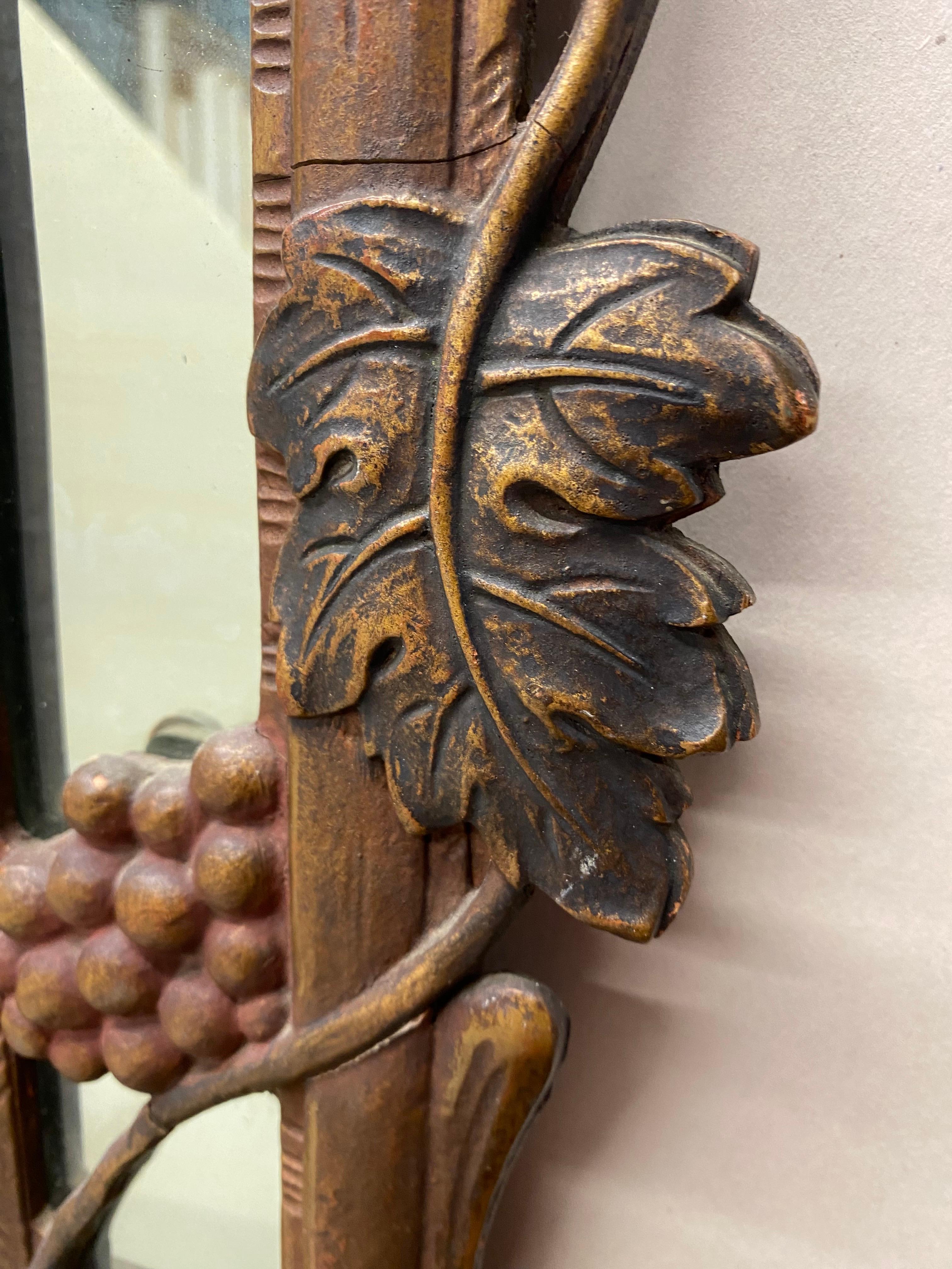 Miroir en gesso et Wood avec feuilles de vigne et corne d'abondance en vente 1