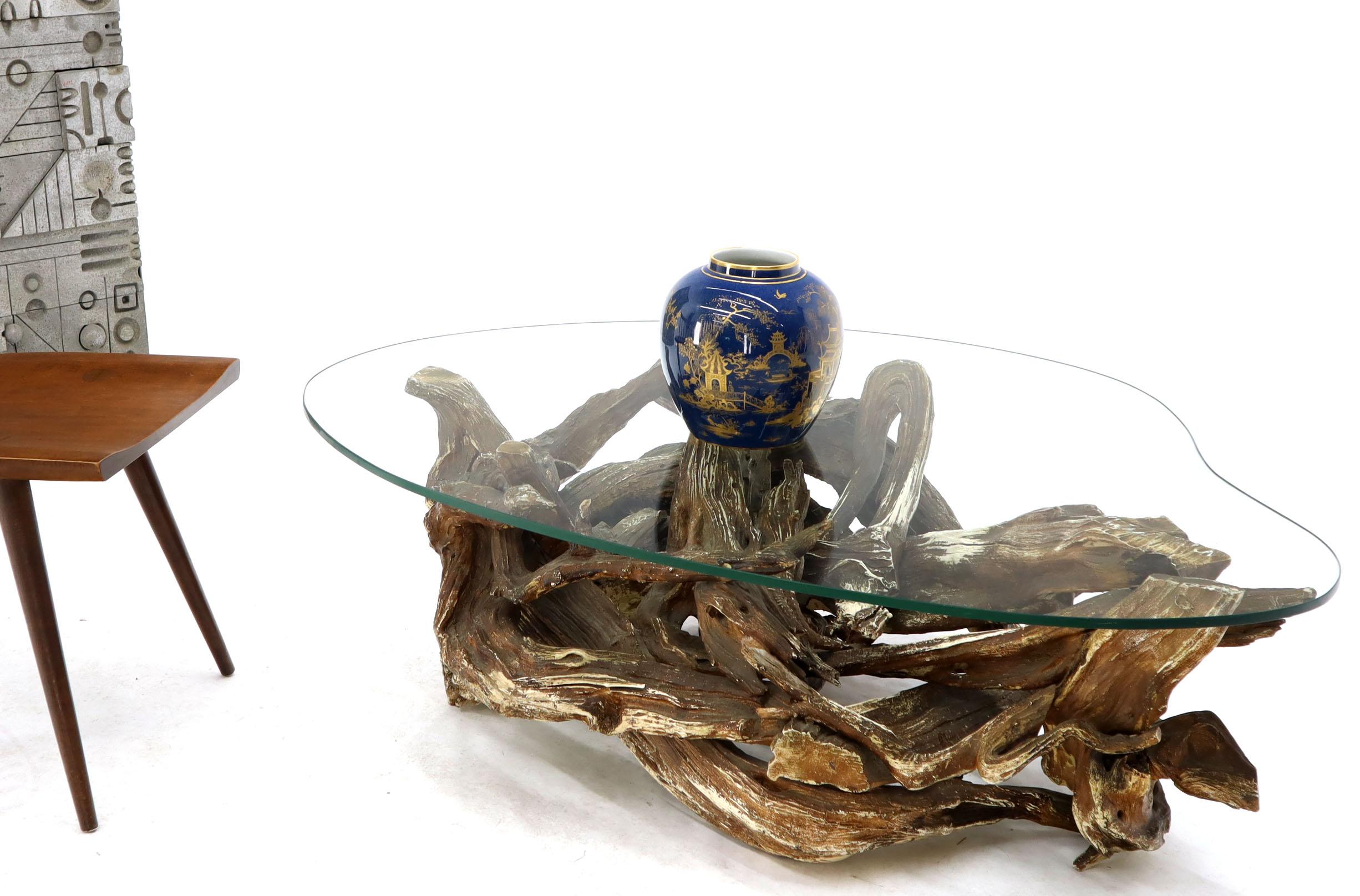 Table basse en bois flotté naturel avec plateau en verre en forme de rein lavé au gesso et teinté en vente 8