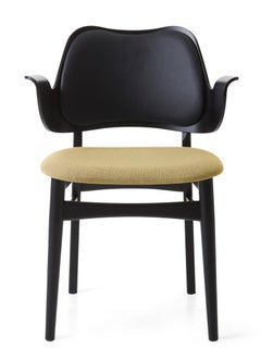 Chaise Gesture en hêtre noir et bec beurre de cuir noir par Warm Nordic