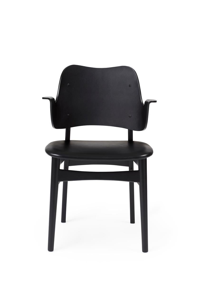 Gesture chair Black Beech Black Leather by Warm Nordic
Dimensions: D56 x W53 x H 80 cm
Material: Teak or white oiled solid oak, Black lacquered solid beech, Veneer seat and back, textile upholstery
Weight: 7.5 kg
Also available in different colours