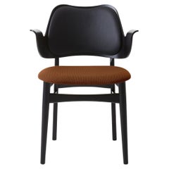 Gesture Chair Black Beech Black Leather Cinnamon by Warm Nordic