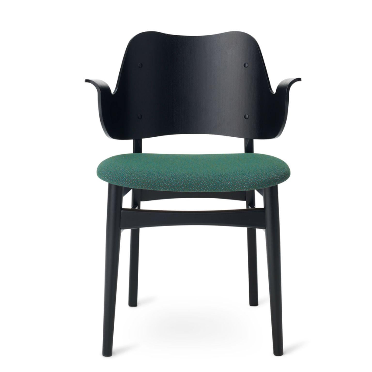 Gesture chair Black Beech Hunter Green by Warm Nordic
Dimensions: D56 x W53 x H 80 cm
Material: Teak or white oiled solid oak, Black lacquered solid beech, Veneer seat and back, textile upholstery
Weight: 7.5 kg
Also available in different
