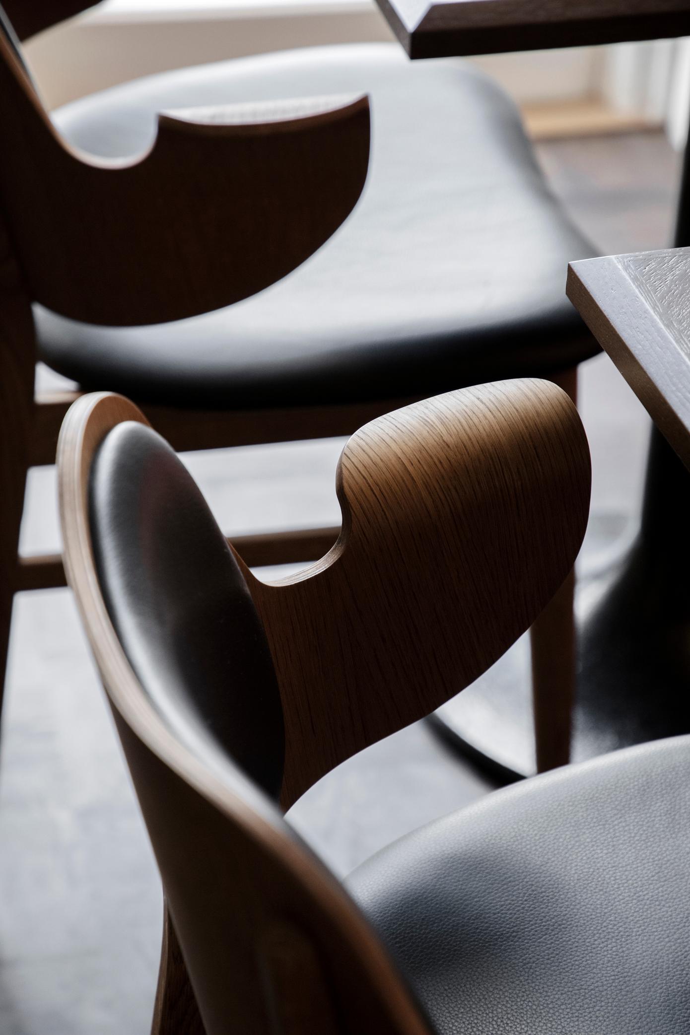 Gesture-Stuhl aus Teakholz, geöltes Eichenholz, schwarzes Leder, Cappuccino-Braun von Warm Nordic im Angebot 8