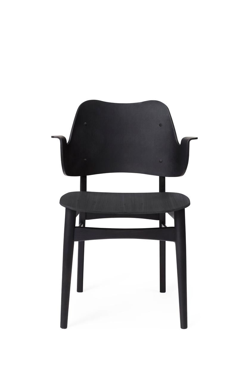 Gesture Chaise longue noire par Warm Nordic
Dimensions : D59 x L60 x H 73 cm
MATERIAL : Base en chêne massif laqué noir, assise et dossier en placage.
Poids : 8 kg
Également disponible en différentes couleurs et finitions. 

Cette magnifique chaise