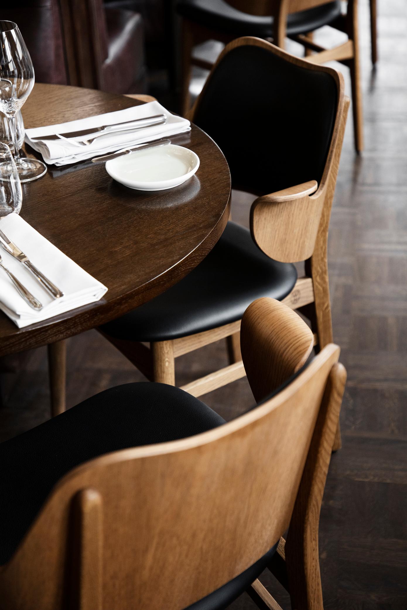 Legno Sedia da salotto Gesture in teak di Warm Nordic in vendita