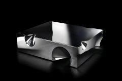 Se perdre ! Table basse en acier inoxydable poli miroir par Barberini & Gunnell