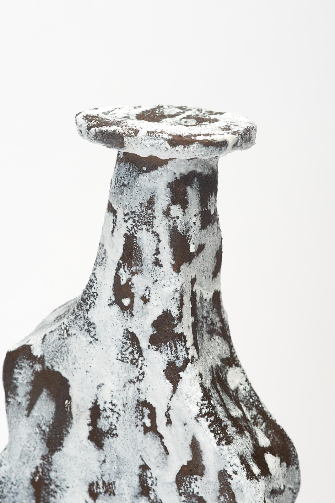 Vaso contemporaneo in ceramica bianca e nera dalla forma organica di Willem Van Hooff In condizioni Nuovo in vendita a Geneve, CH