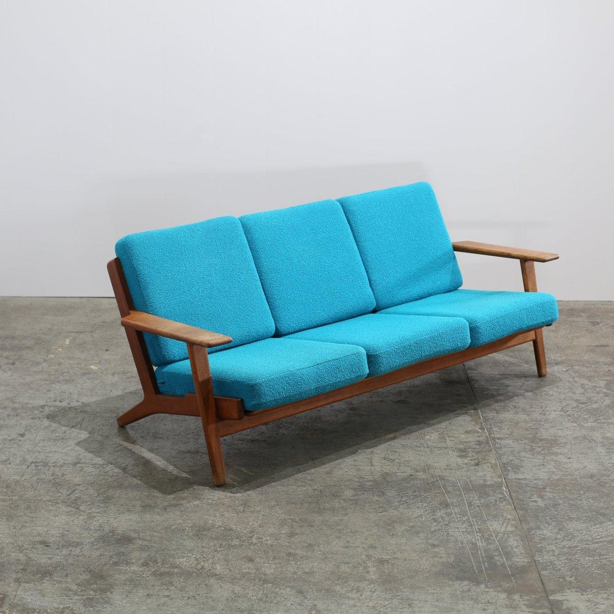 Sofá de tres plazas Getama GE 290 de Hans J. Wegner en Bueno estado para la venta en Basildon, London