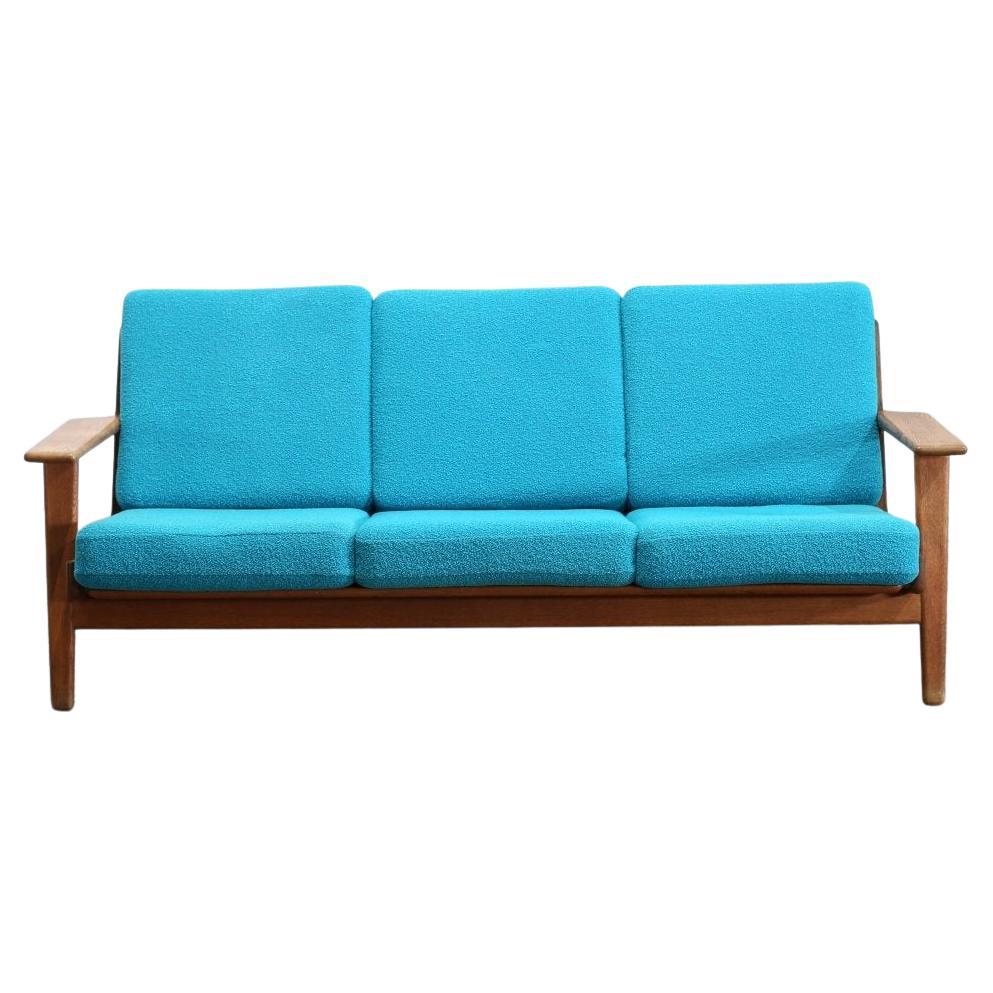Sofá de tres plazas Getama GE 290 de Hans J. Wegner en venta
