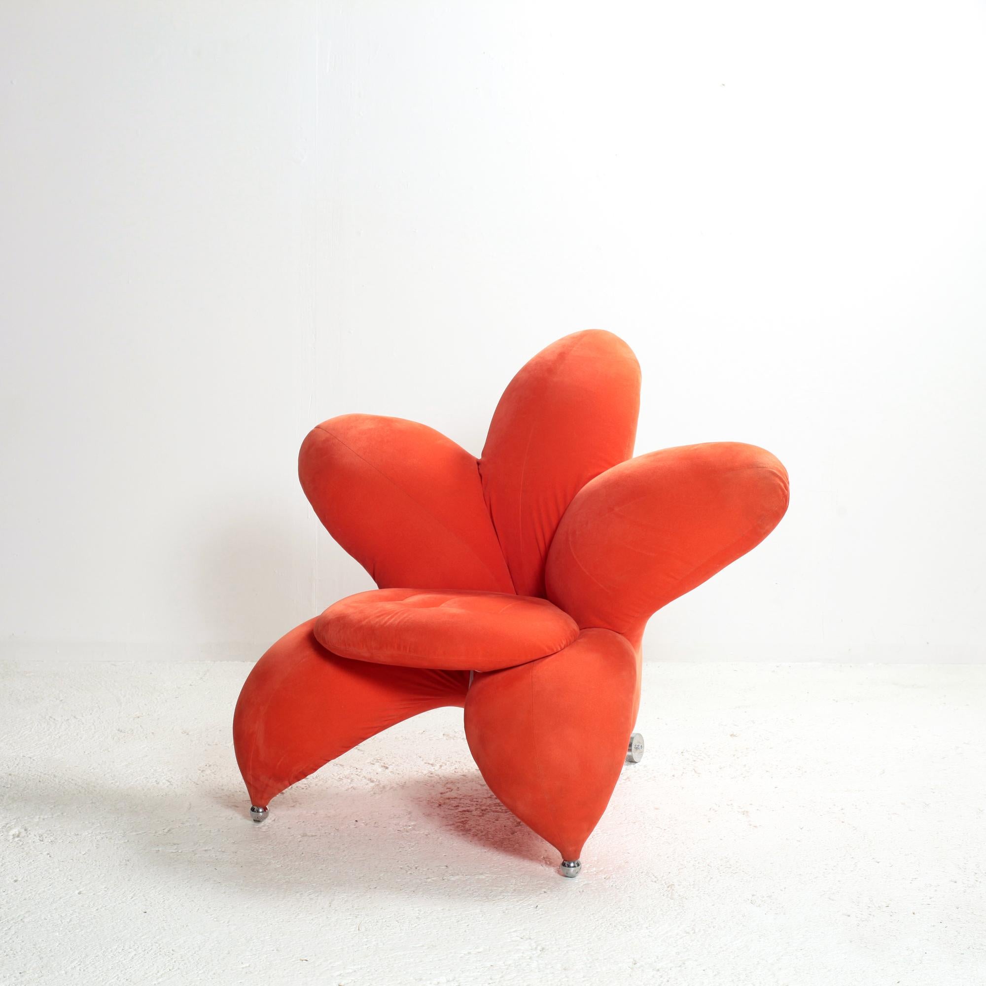 Ein herausragendes Beispiel für Memphis Design ist das seltene Sesselmodell Getsuen in Lilienform, das von Masanori Umeda entworfen wurde.
Hergestellt von Edra, Italien, um 1990. Frühe Ausgabe.

Solide Stahlstruktur, von Hand