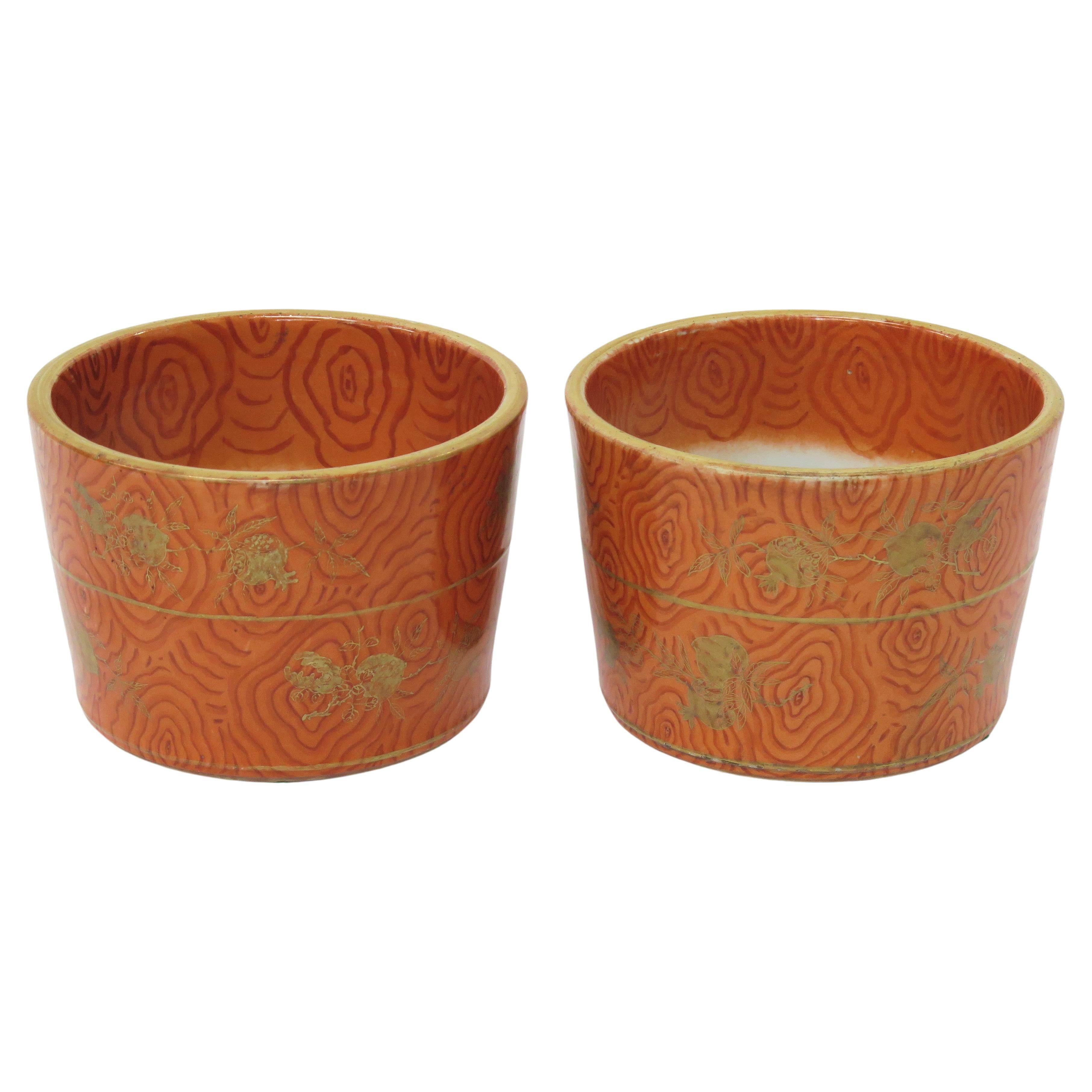 Collezione Getty / Coppia di giardinieri cinesi in ferro, rosso e dorato "Faux Bois in vendita