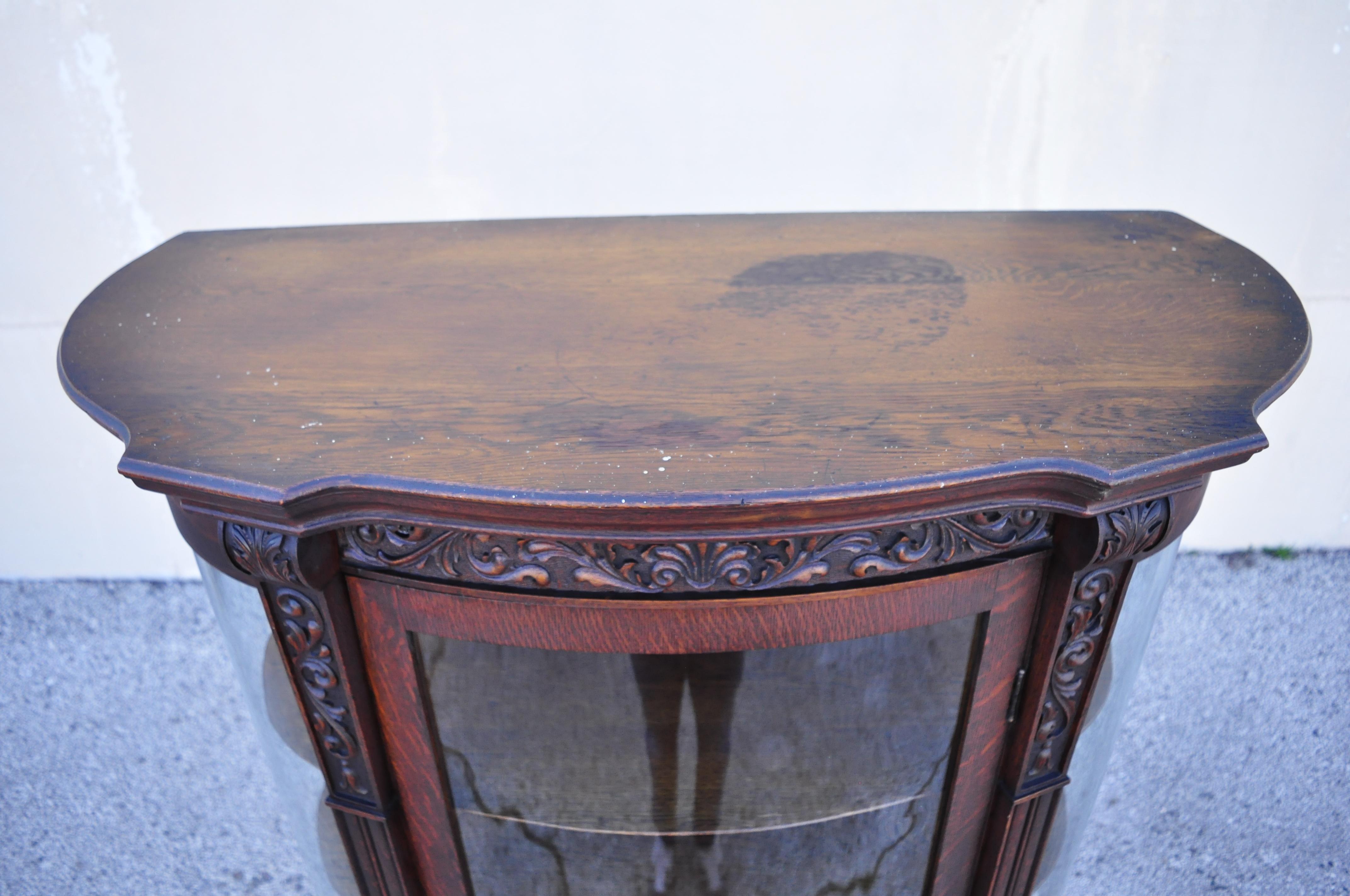Gettysburg Furniture Empire Tiger Oak Bow Glass Paw Feet China Cabinet Curio In Good Condition In Philadelphia, PA