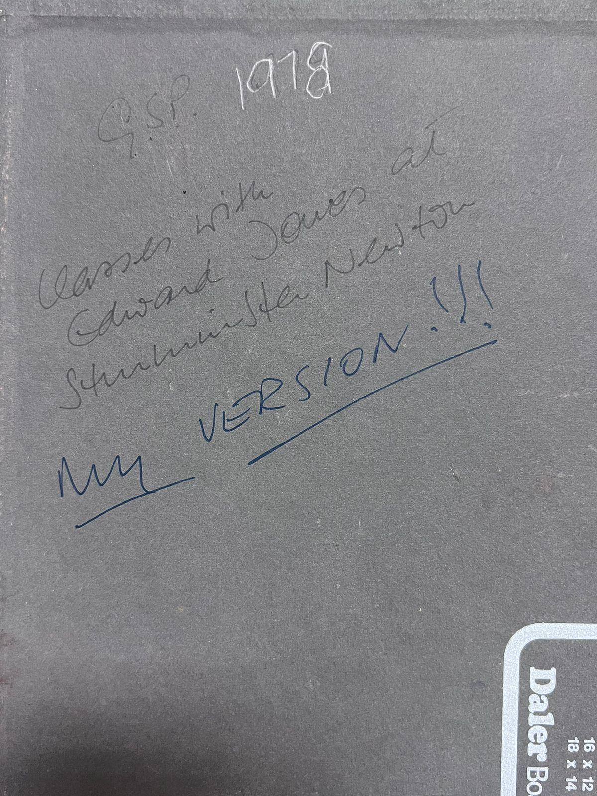 Pittura a olio britannica del 1970 Ritratto di signora in colletto bianco in vendita 2