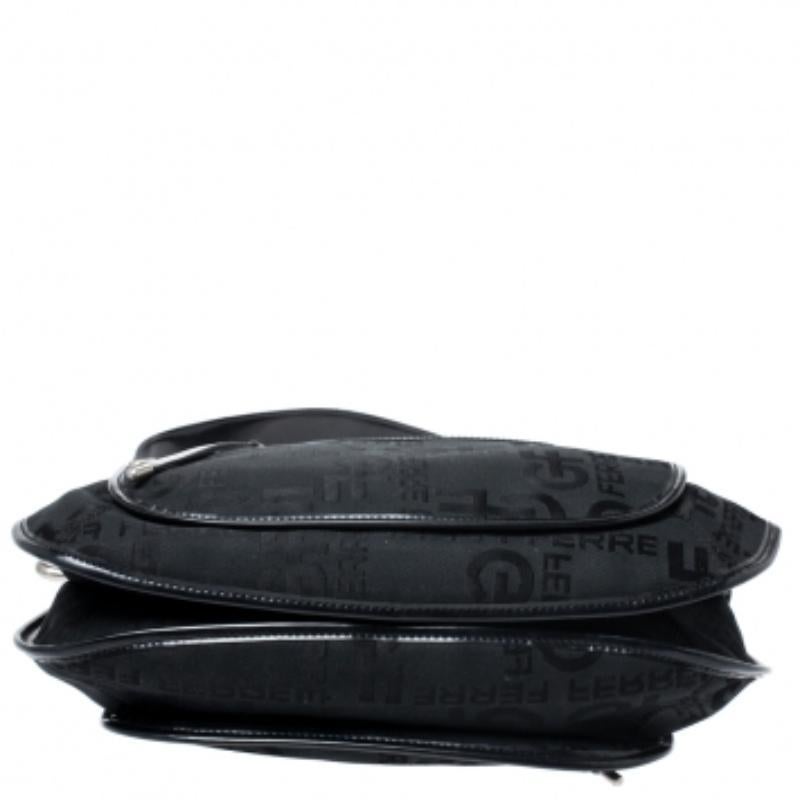 Donna GF Ferre Nero Firma la Zip frontale Hobo in vendita