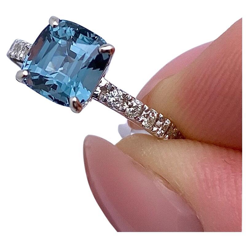 Ring, GFCO 2,53 Karat natürlicher blauer Spinell und Diamanten, 14 Karat Weißgold, 7US