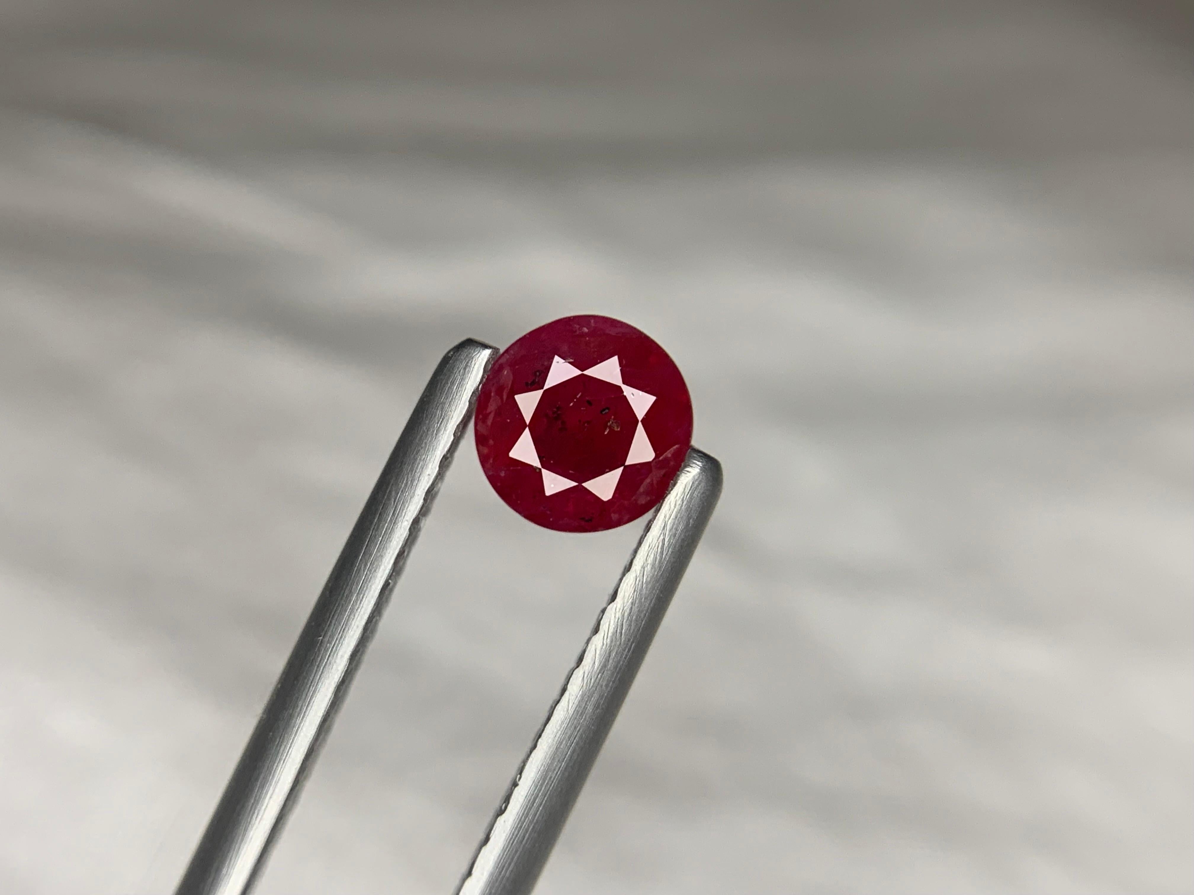 Gema suelta de rubí natural de Mozambique de 0,69 quilates certificada por la GFCO en venta 5