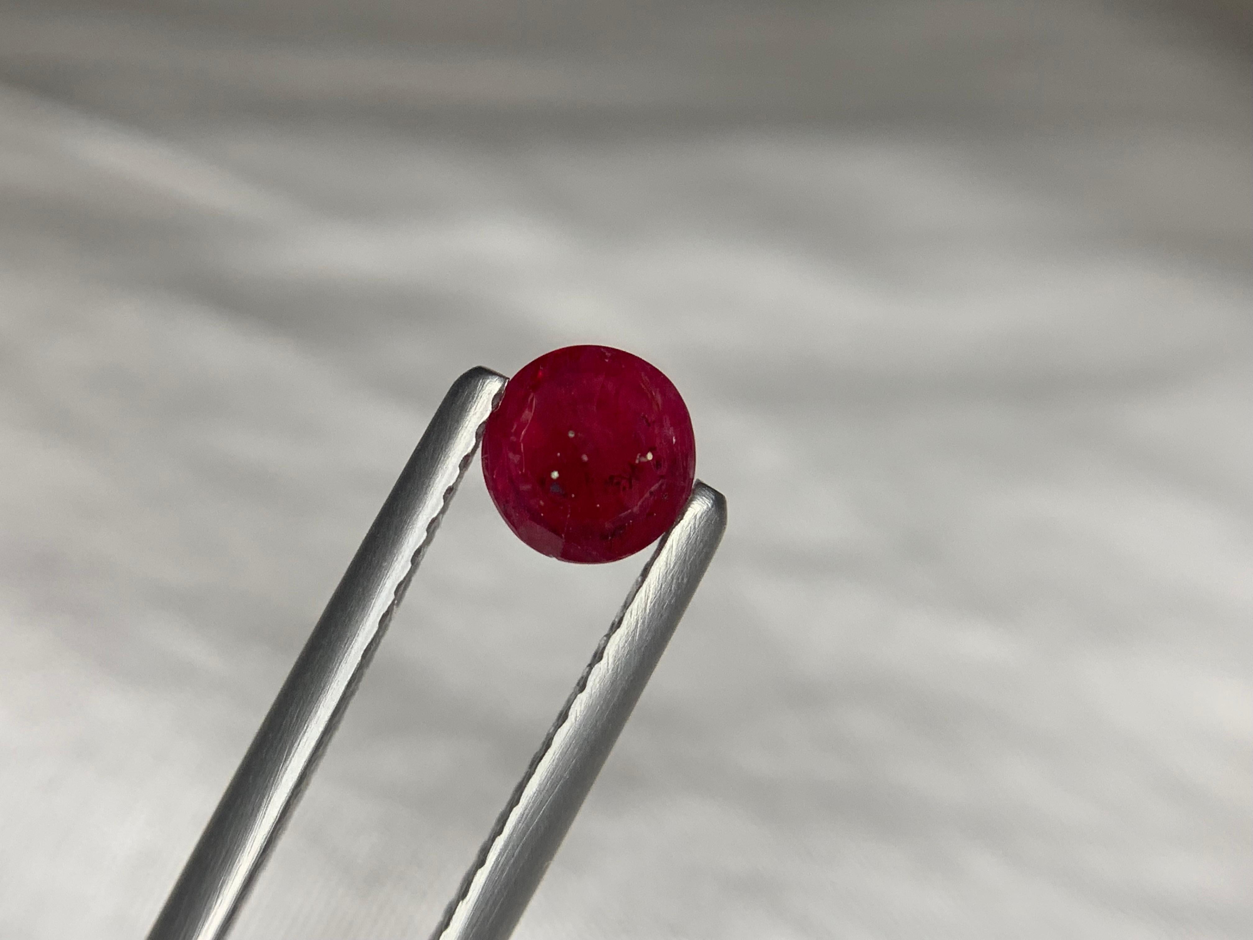 Gema suelta de rubí natural de Mozambique de 0,69 quilates certificada por la GFCO en venta 6