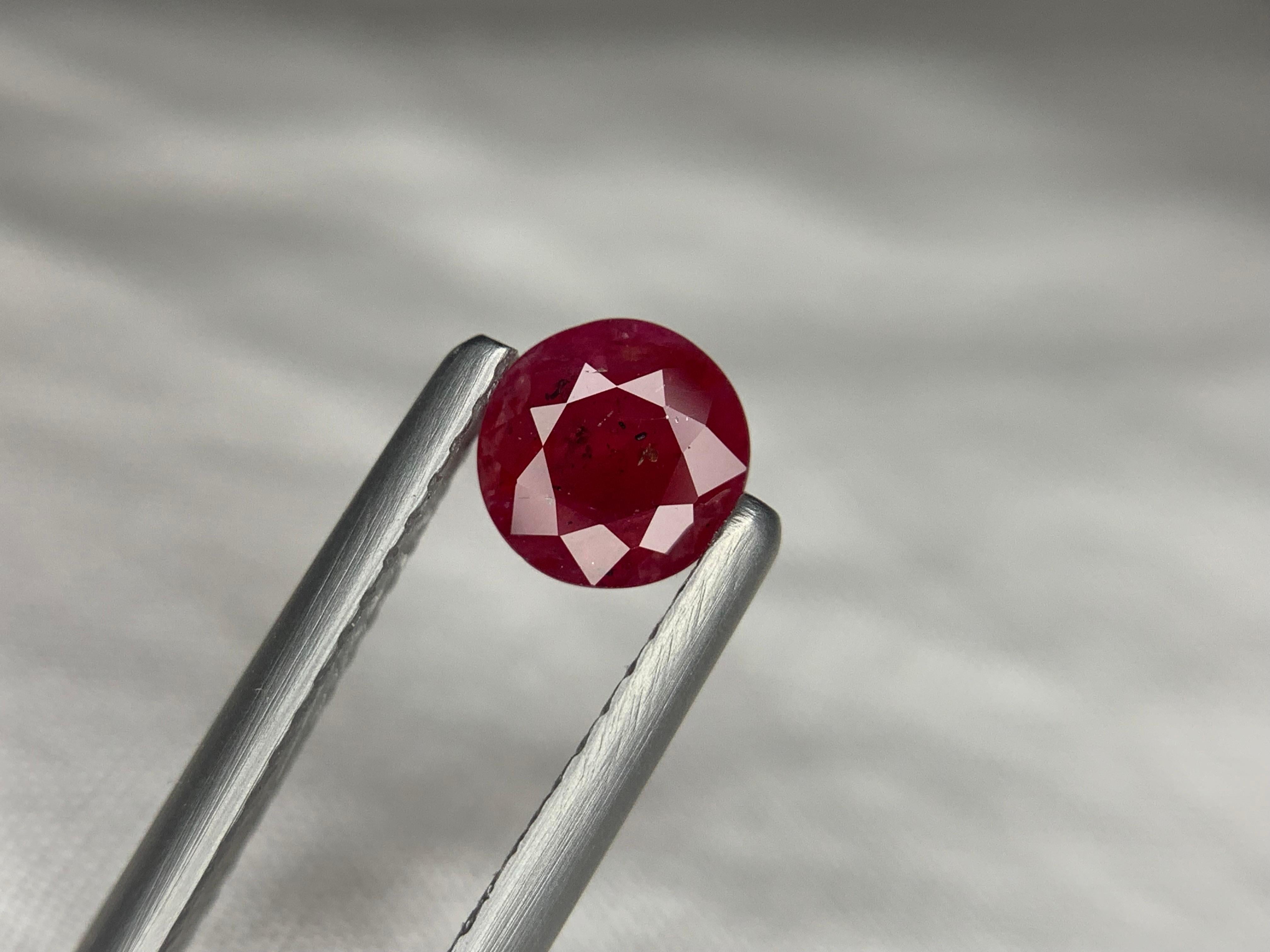 Gema suelta de rubí natural de Mozambique de 0,69 quilates certificada por la GFCO en venta 7